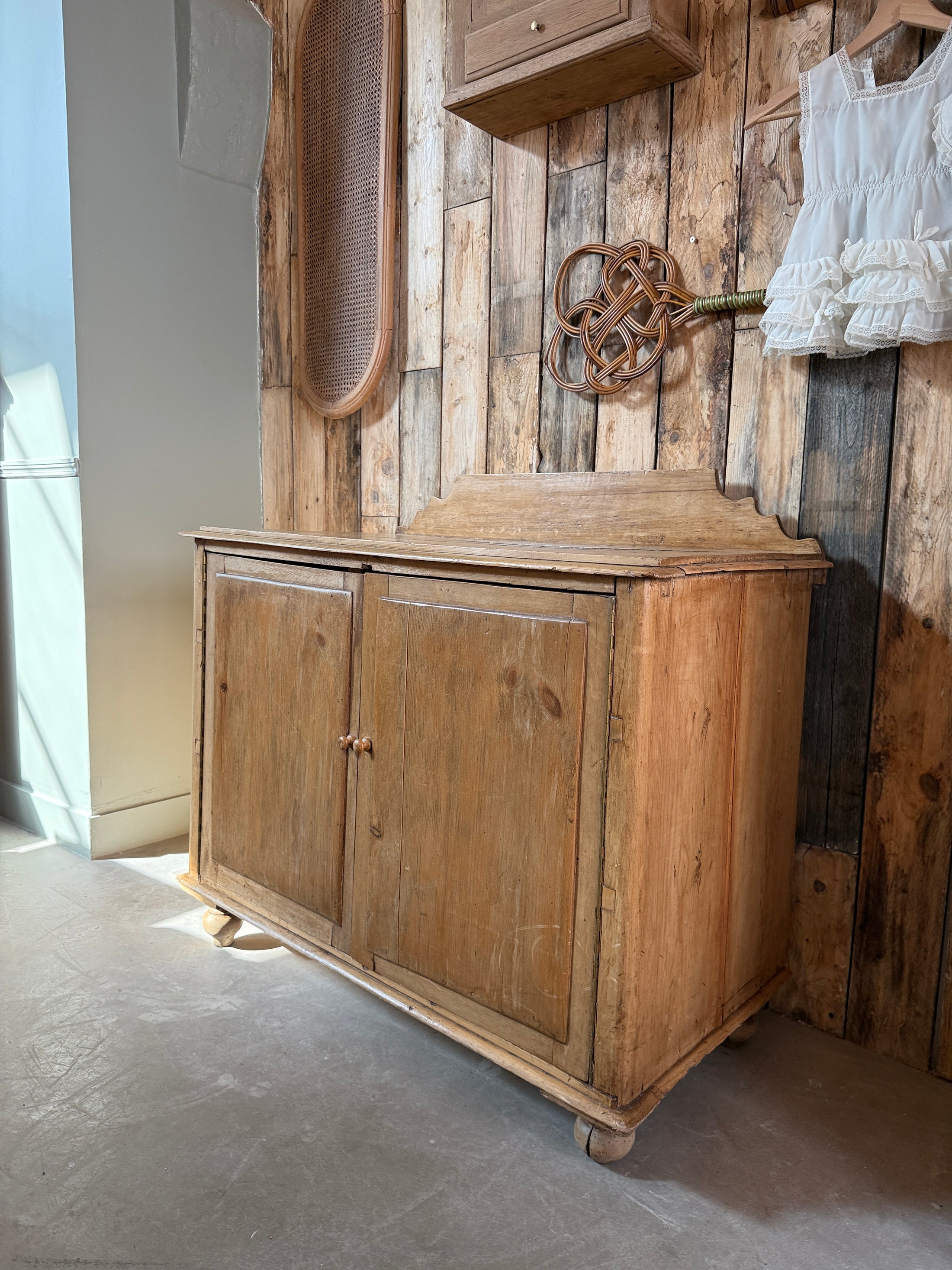 Buffet anglais en pin