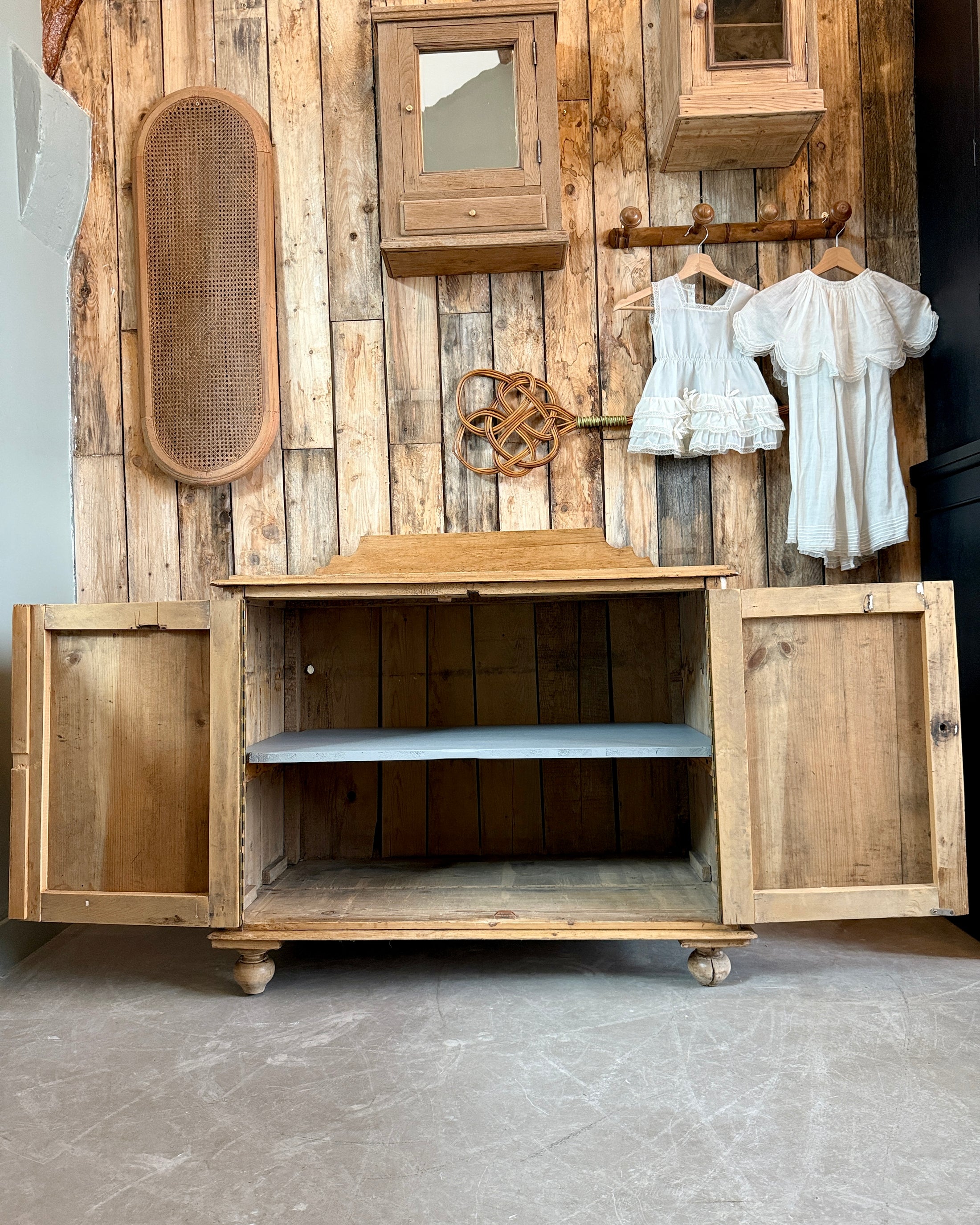 Buffet anglais en pin