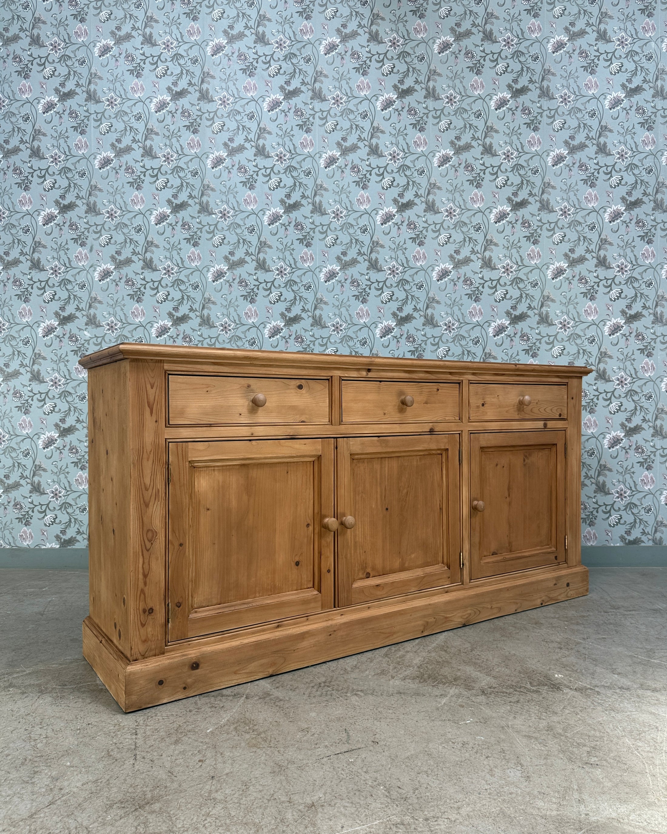 Grande enfilade campagne chic en pin massif