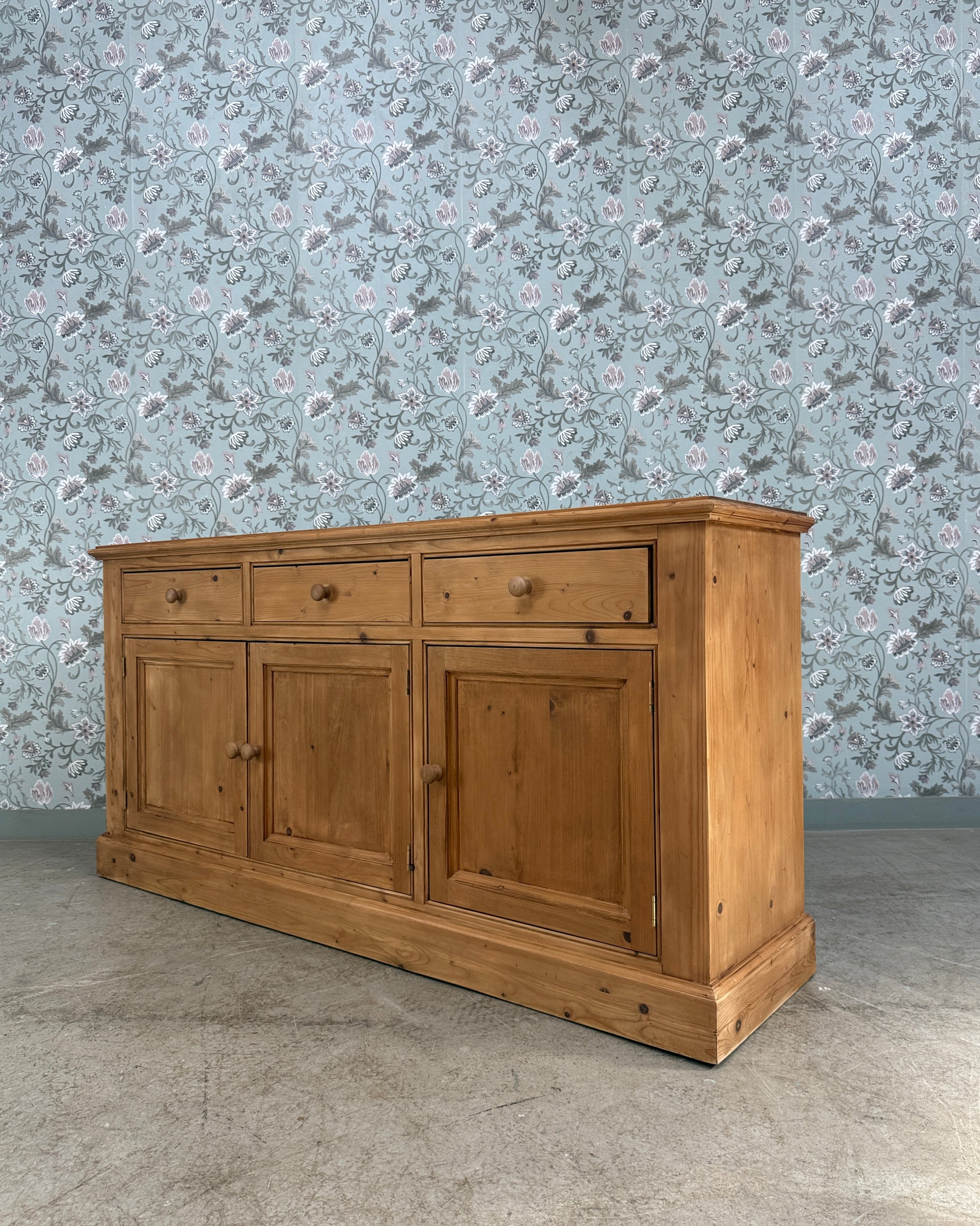 Grande enfilade campagne chic en pin massif