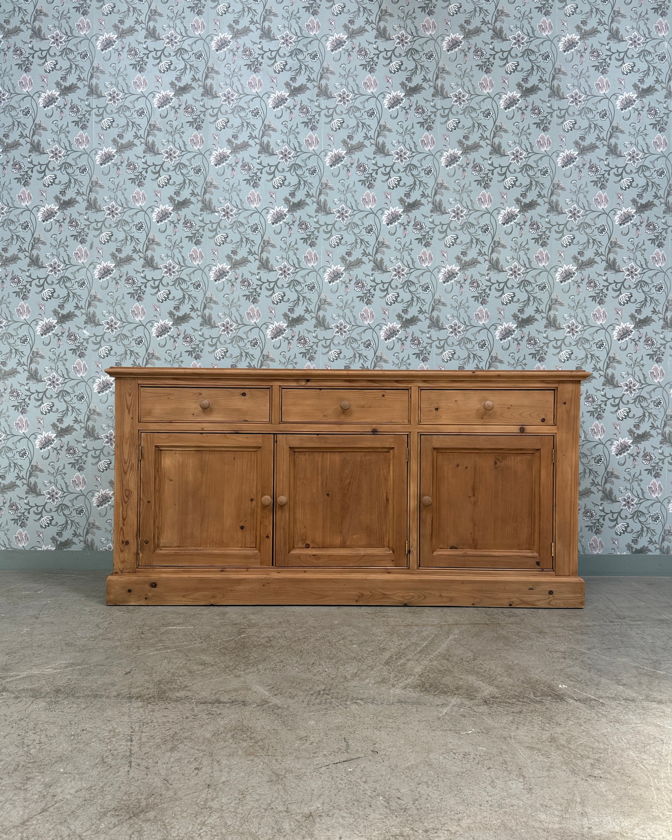 Grande enfilade campagne chic en pin massif