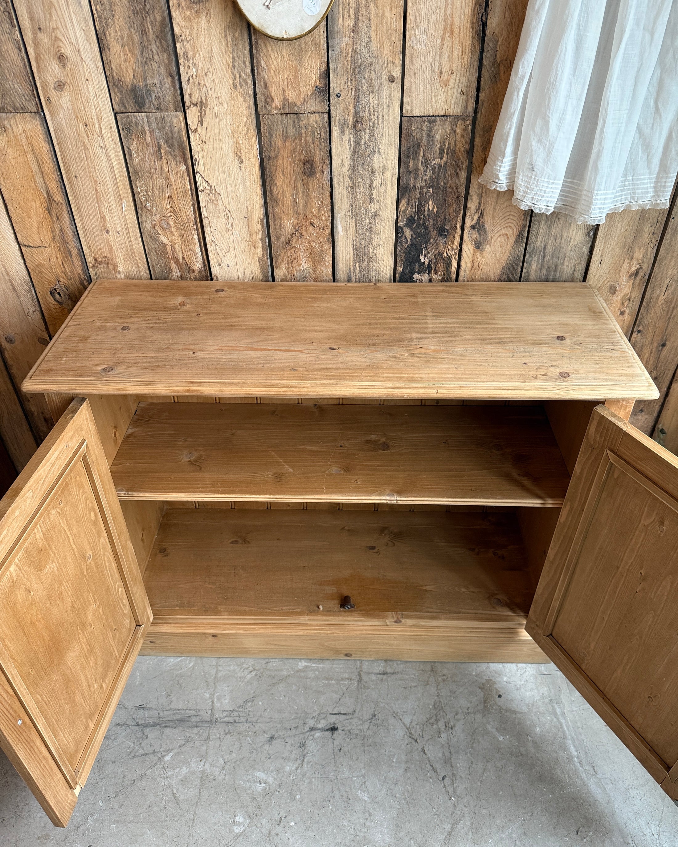 Buffet parisien en pin