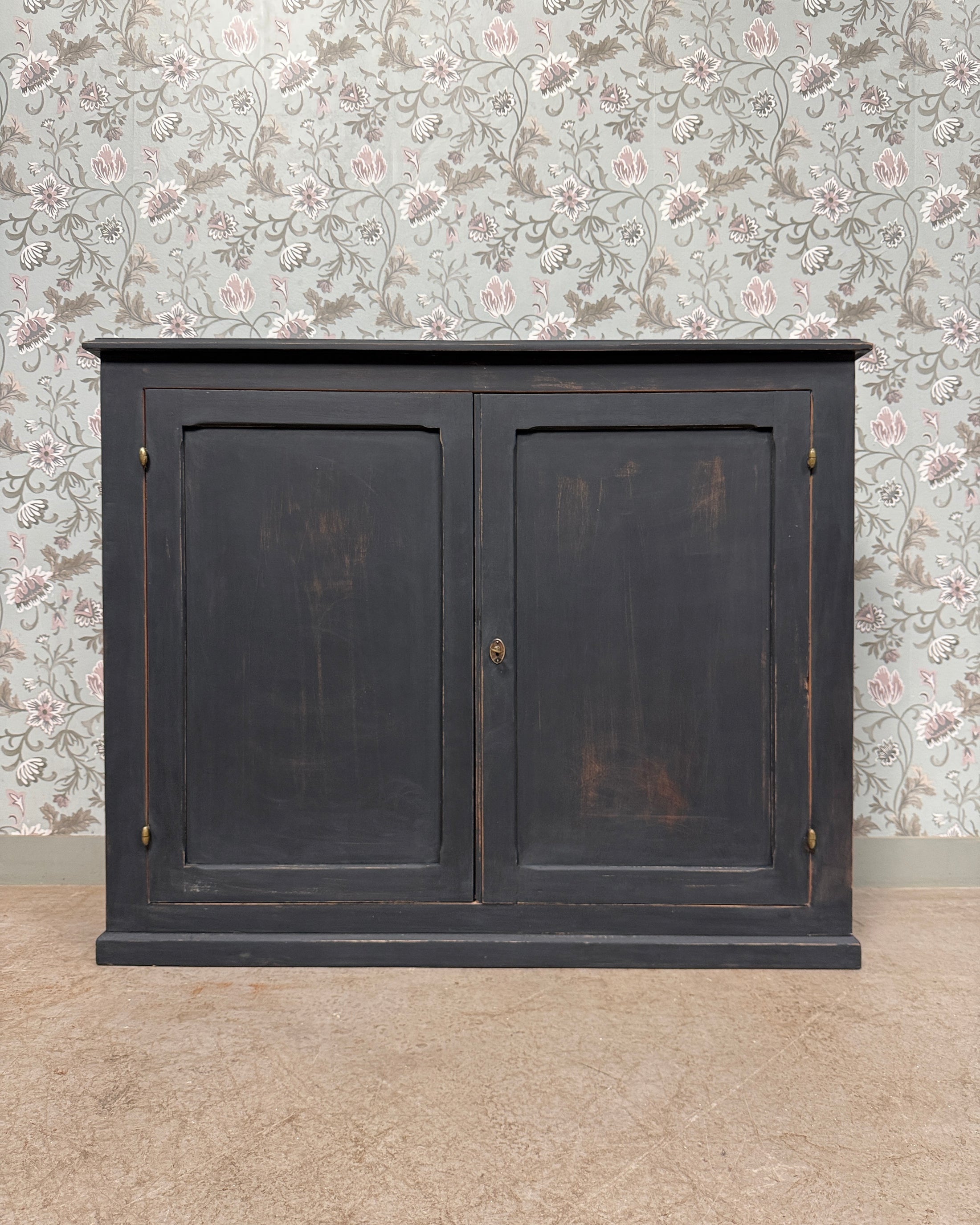 Buffet parisien patine noire