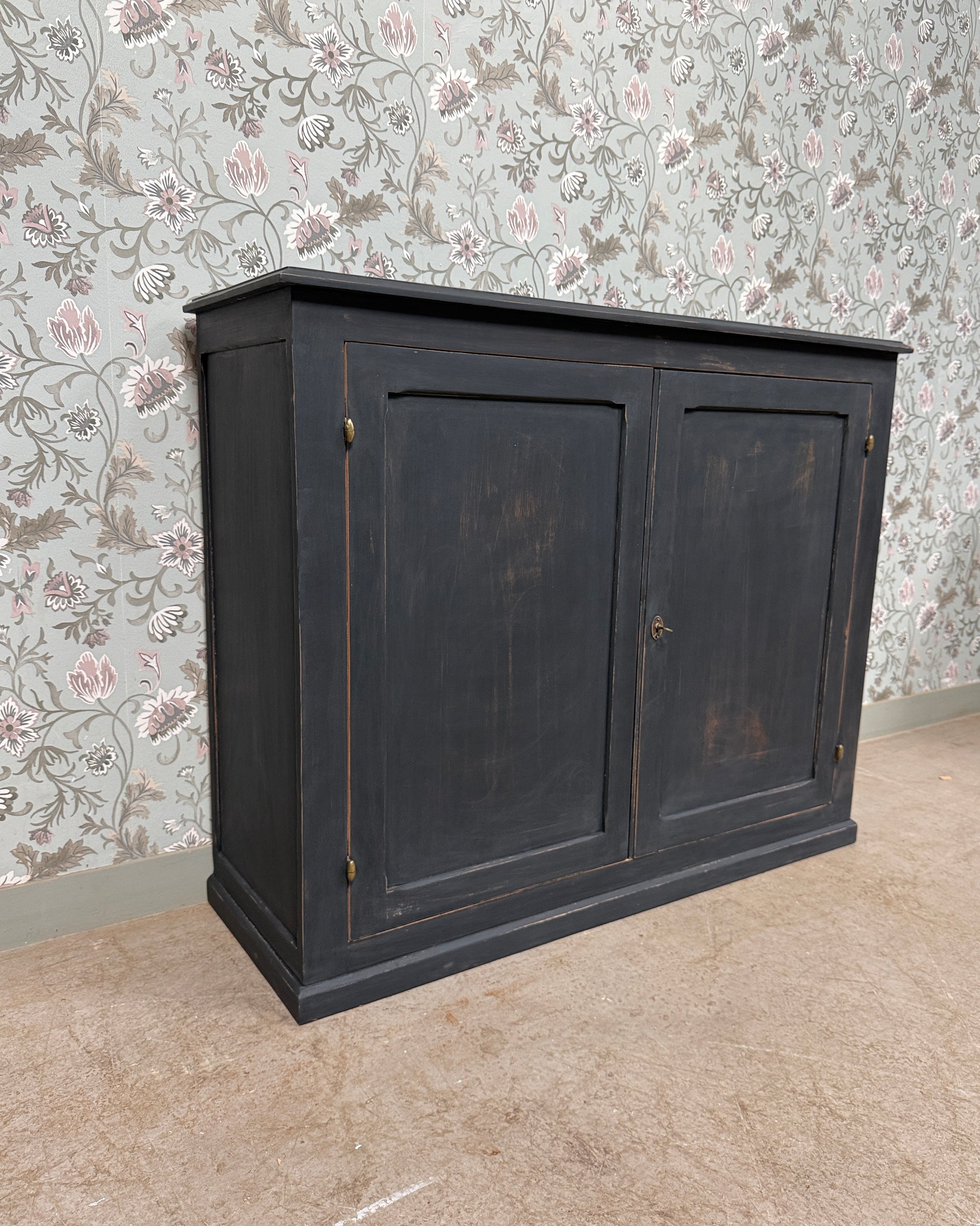 Buffet parisien patine noire