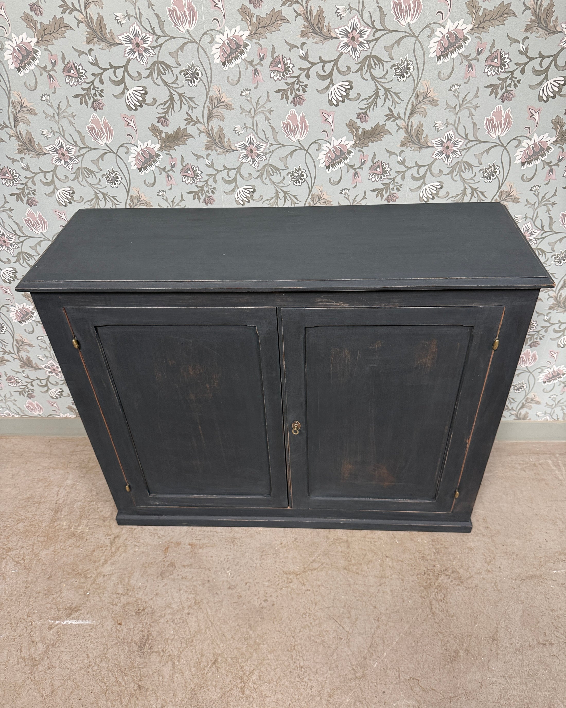 Buffet parisien patine noire