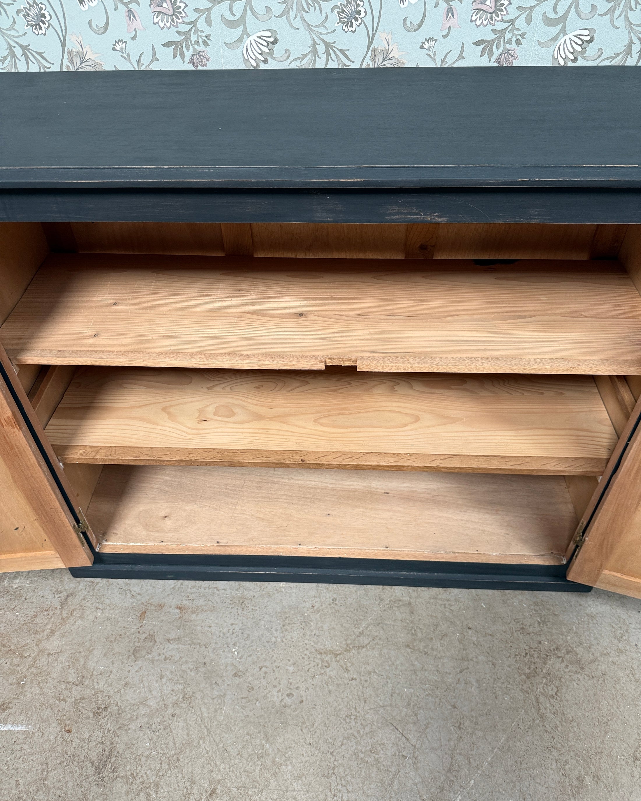 Buffet parisien patine noire