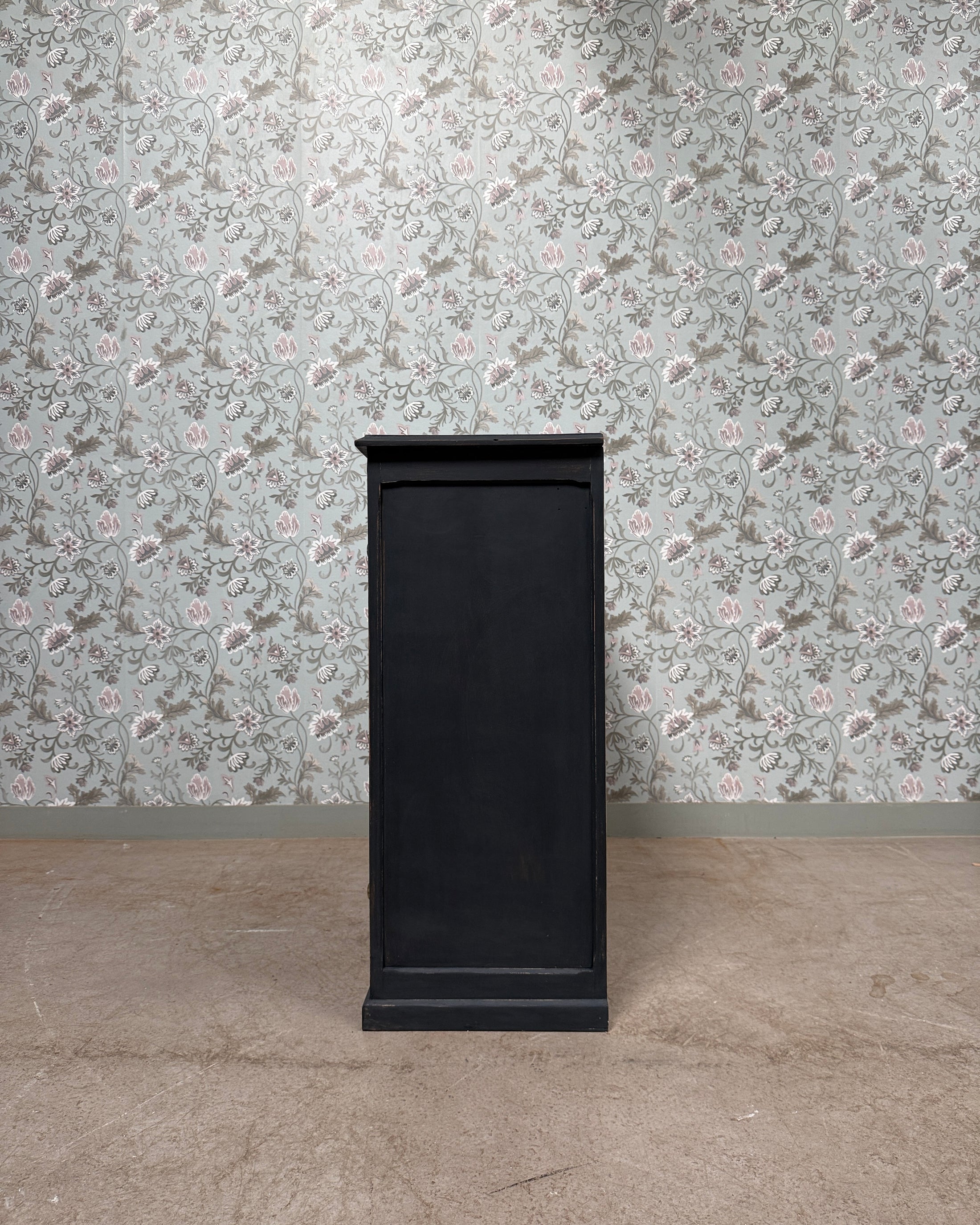 Buffet parisien patine noire