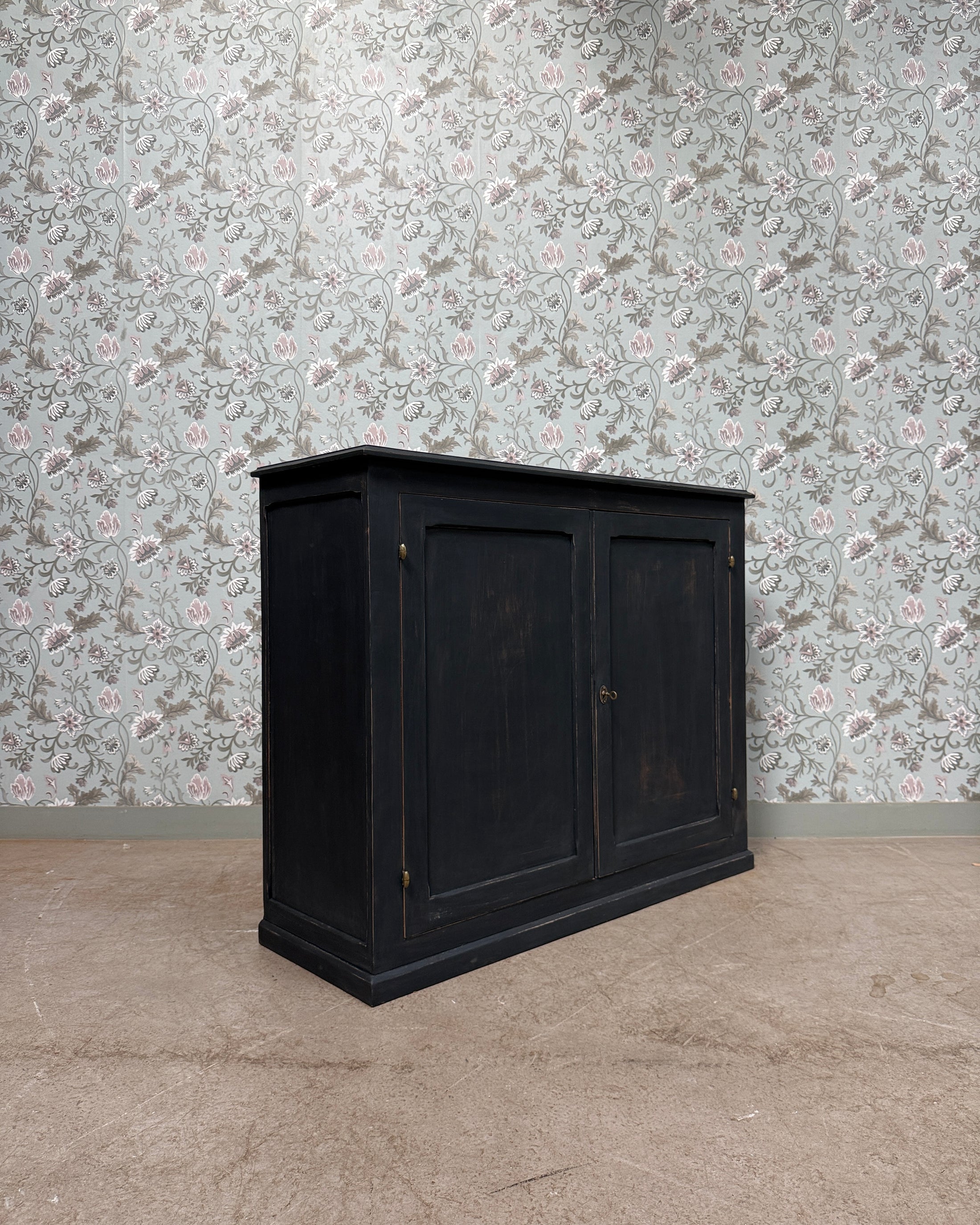 Buffet parisien patine noire