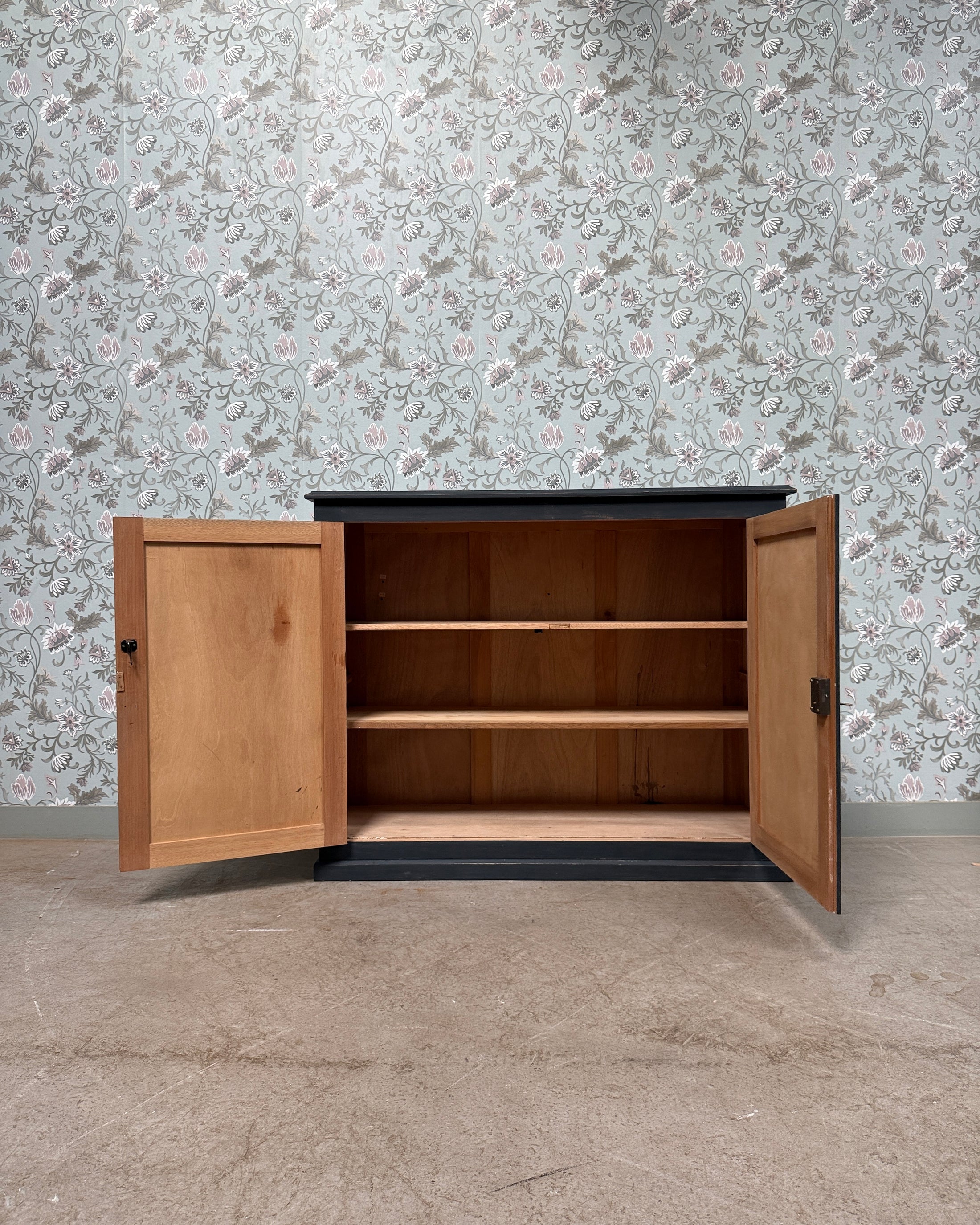 Buffet parisien patine noire