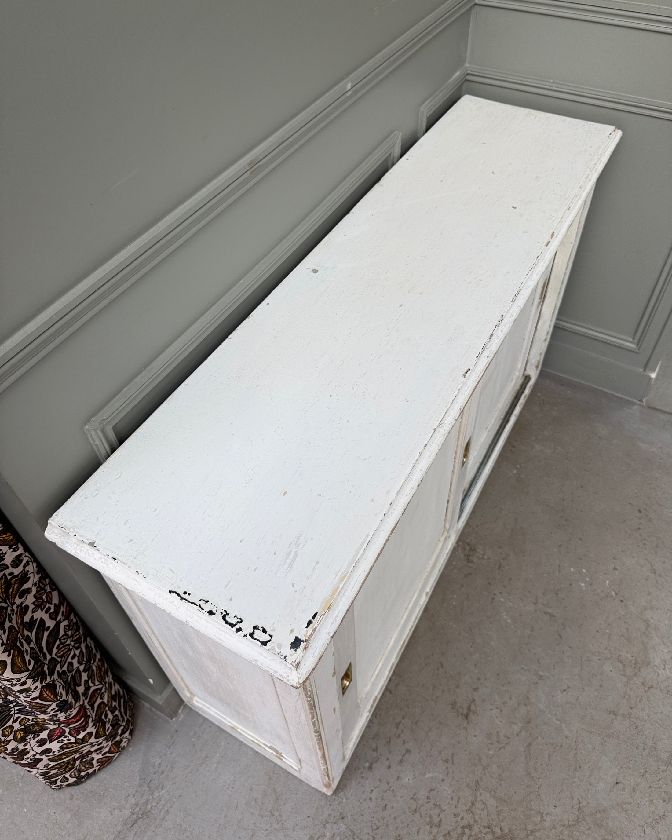 Buffet vintage à portes coulissantes