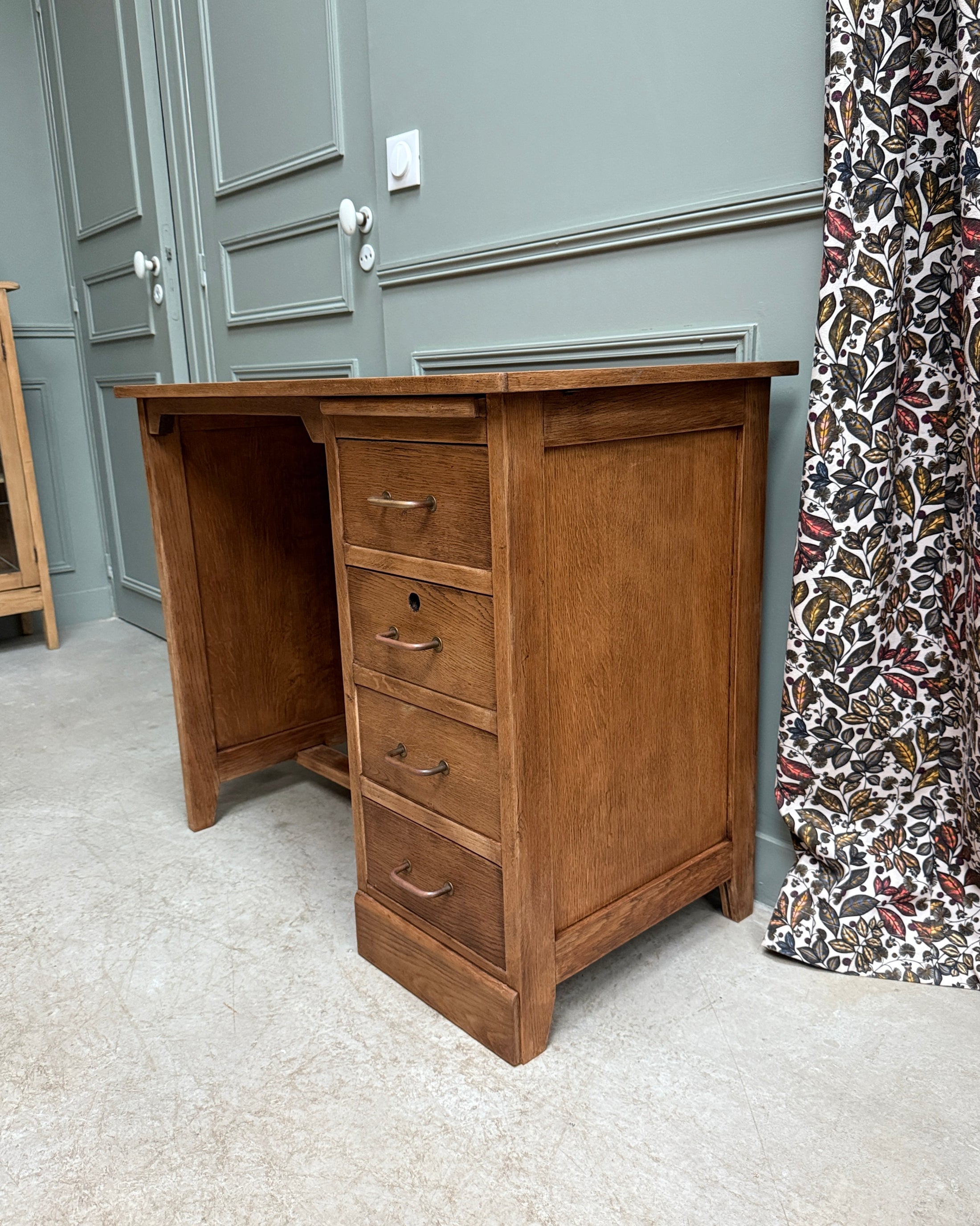 Bureau ancien demi-ministre