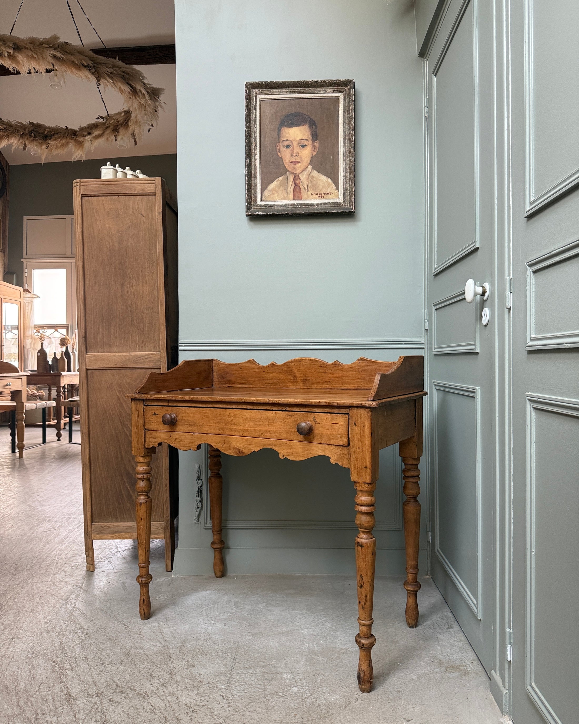 Bureau anglais ancien ou console en pin massif