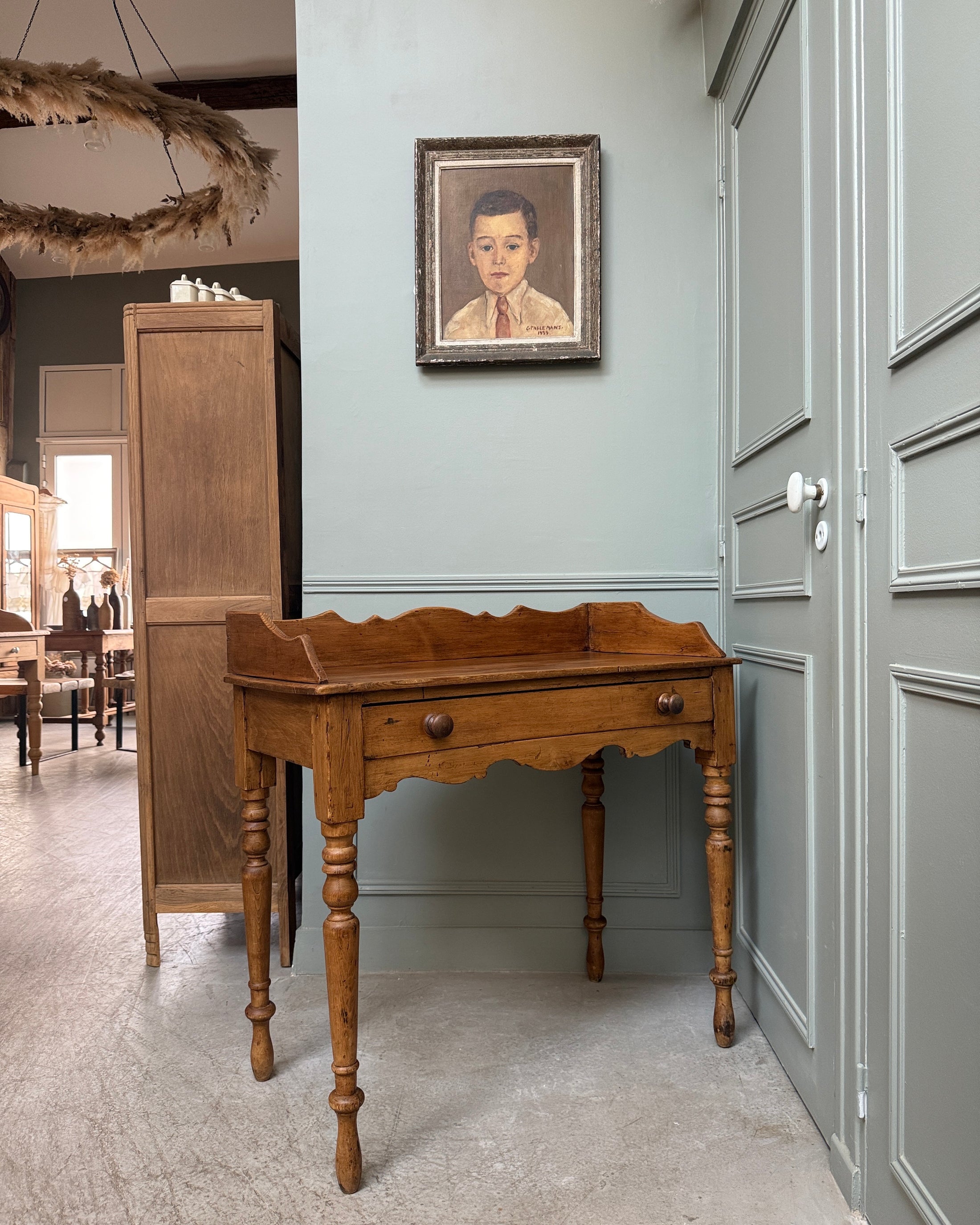 Bureau anglais ancien ou console en pin massif