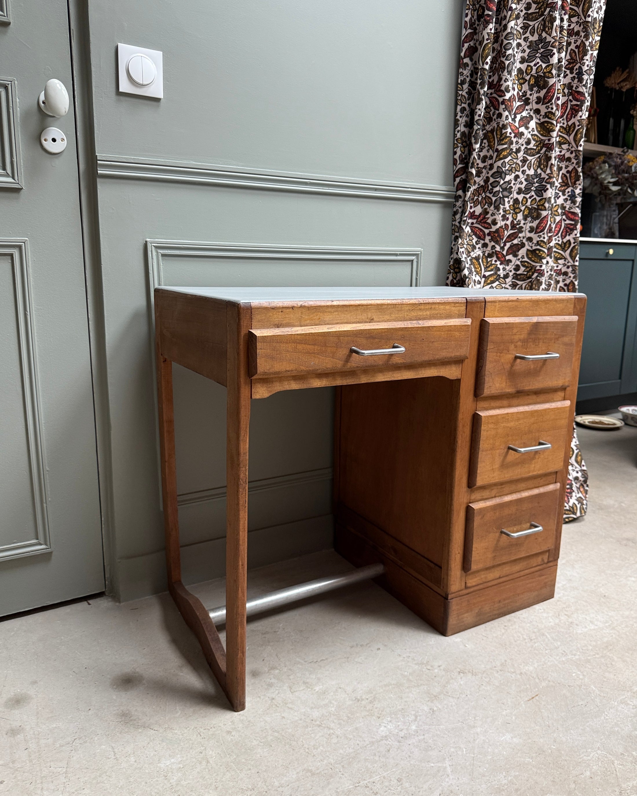 Petit bureau demi-ministre