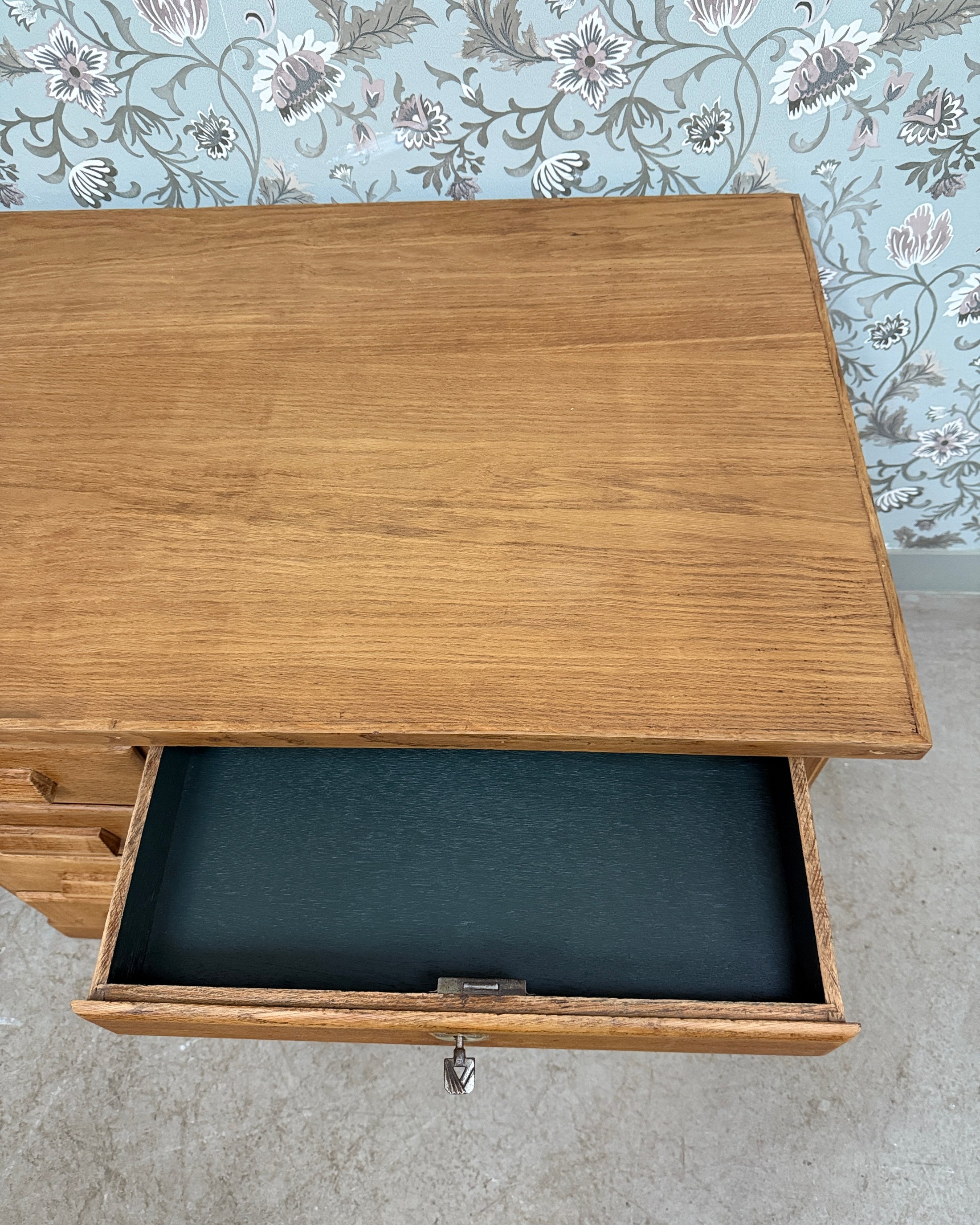Bureau demi-ministre en chêne