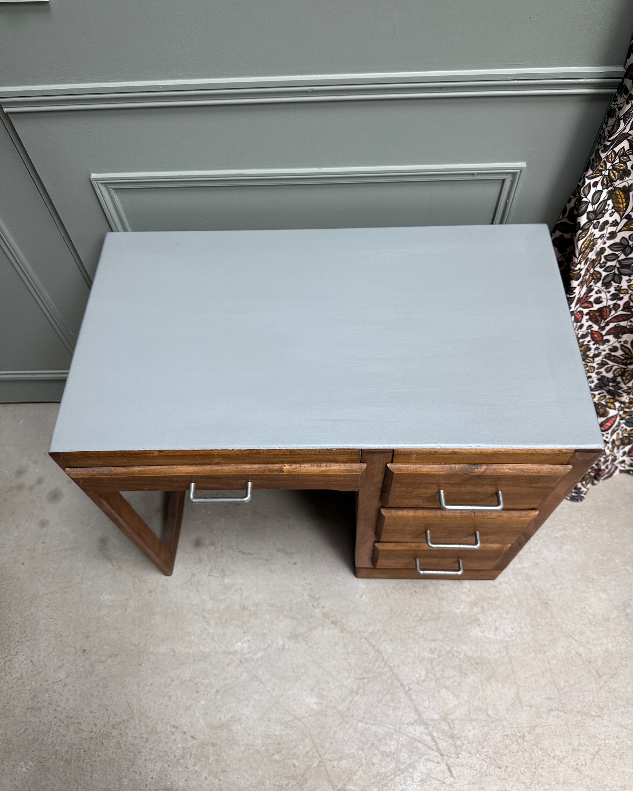 Petit bureau demi-ministre