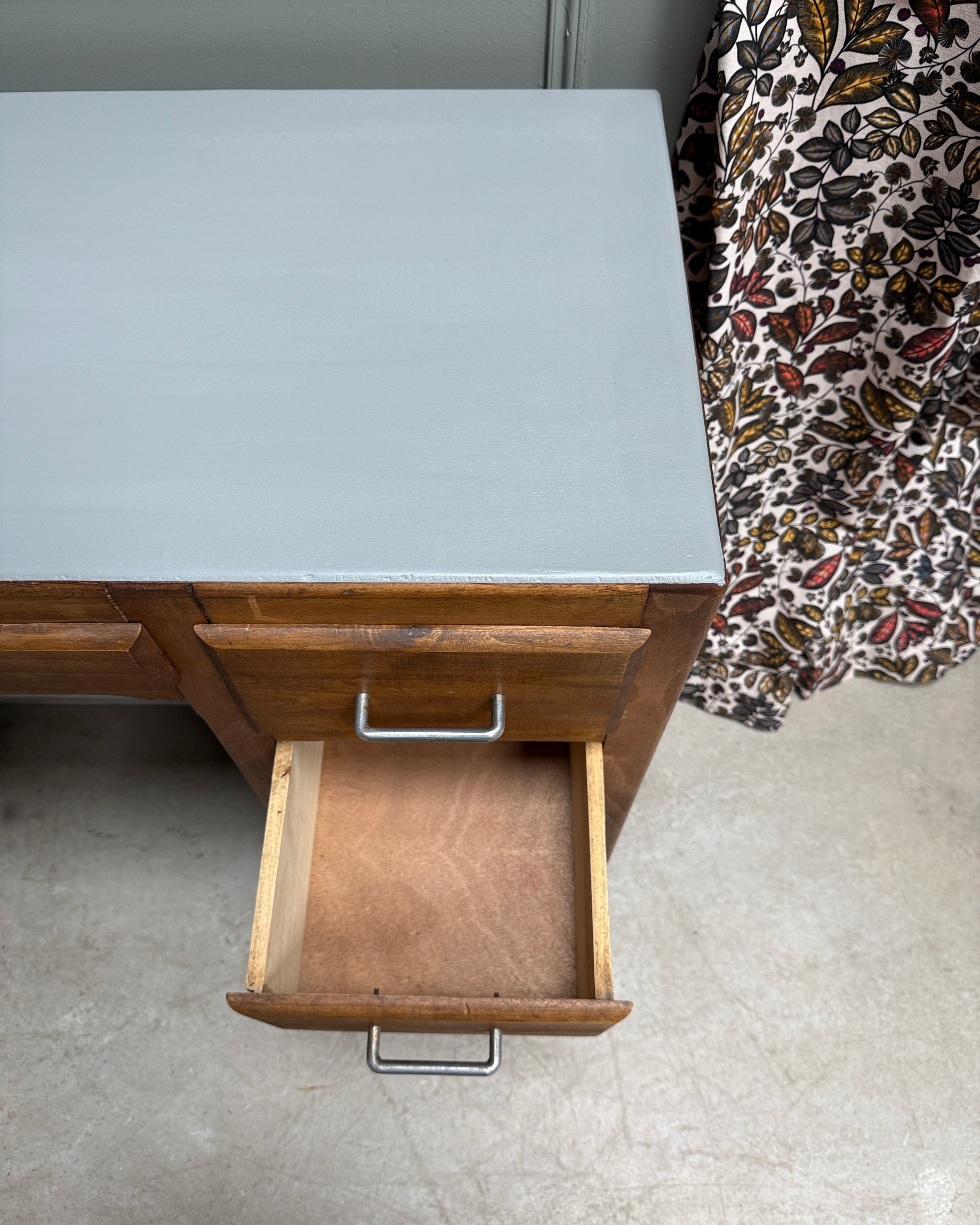 Petit bureau demi-ministre