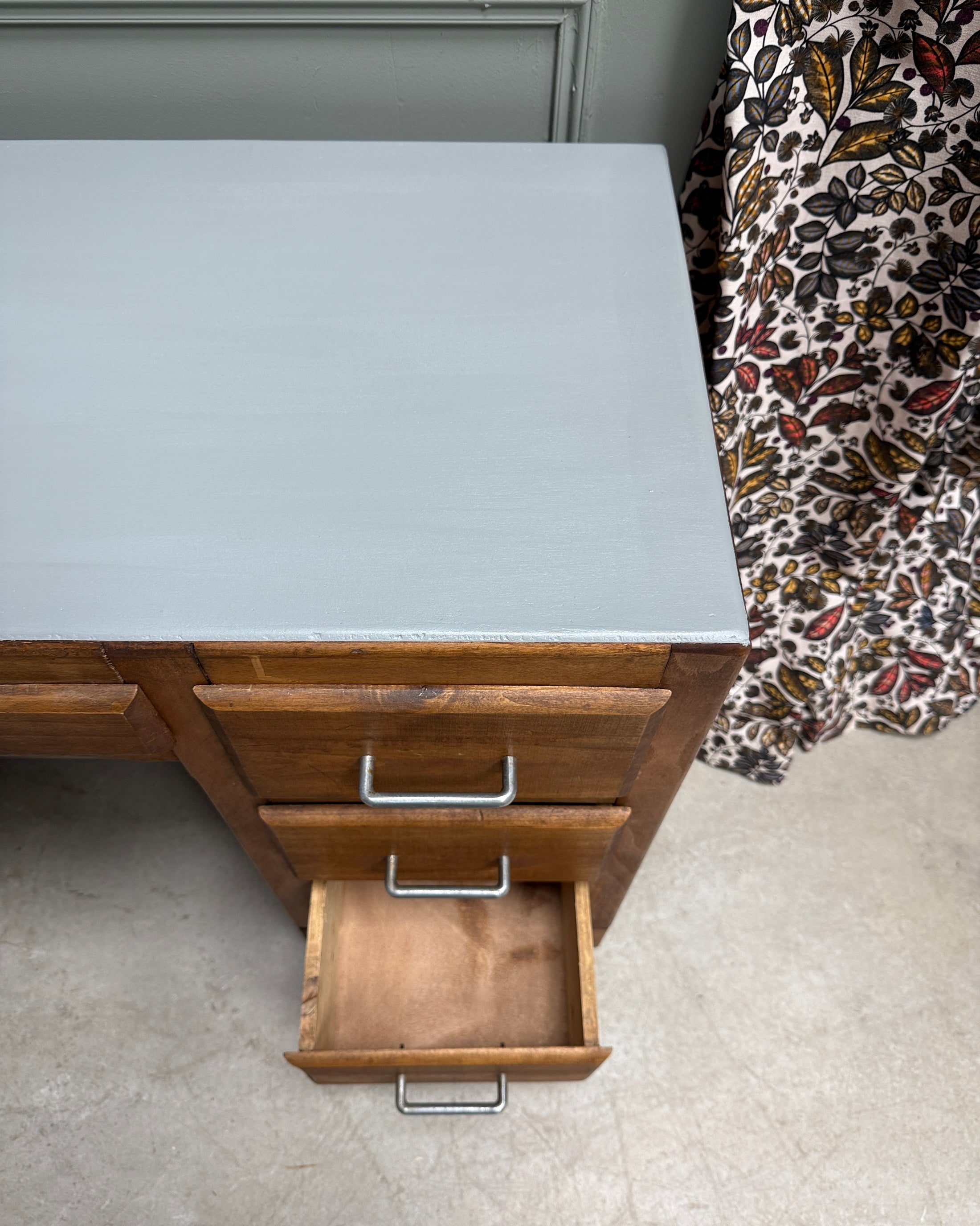 Petit bureau demi-ministre