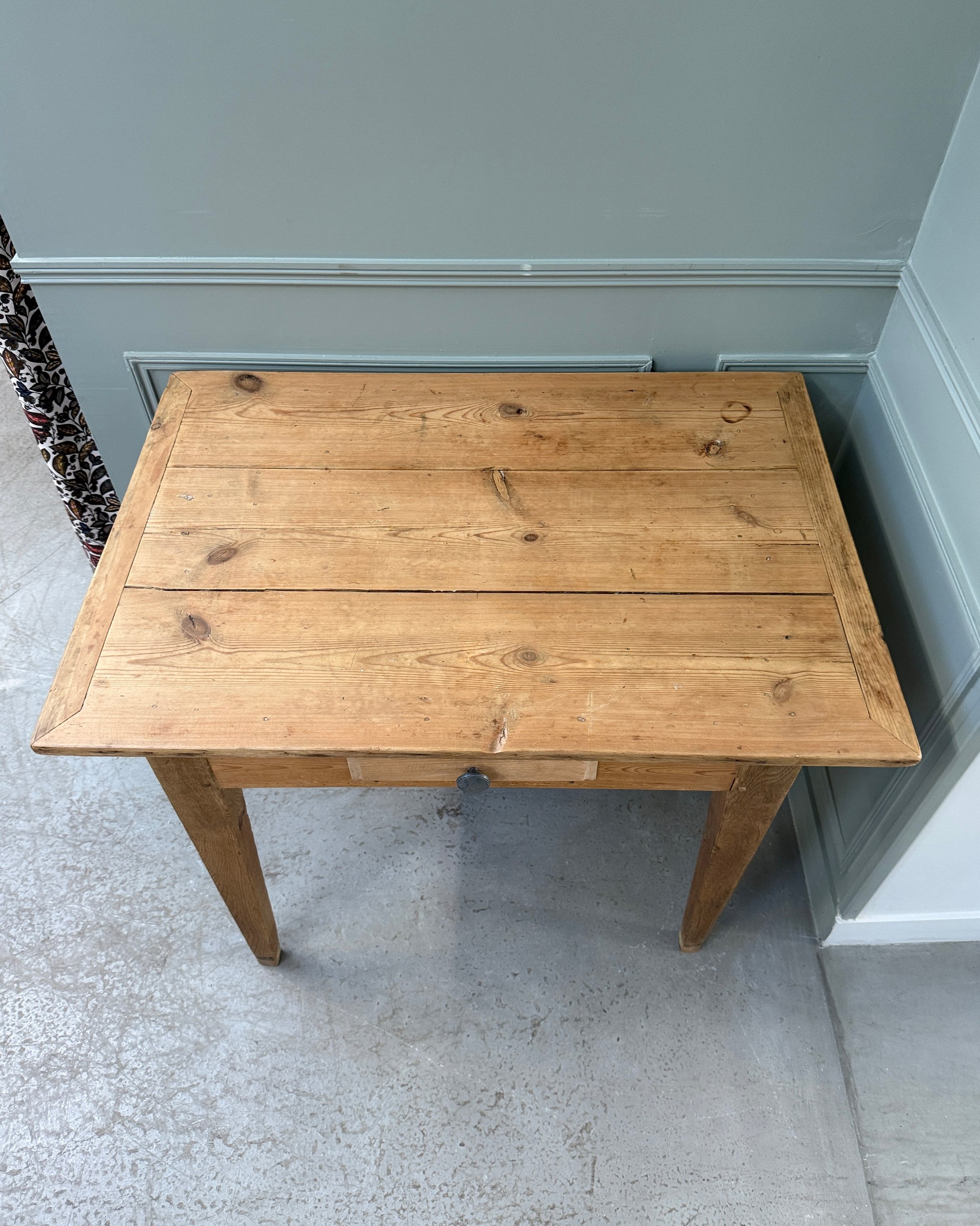 Bureau vintage en chêne et pin