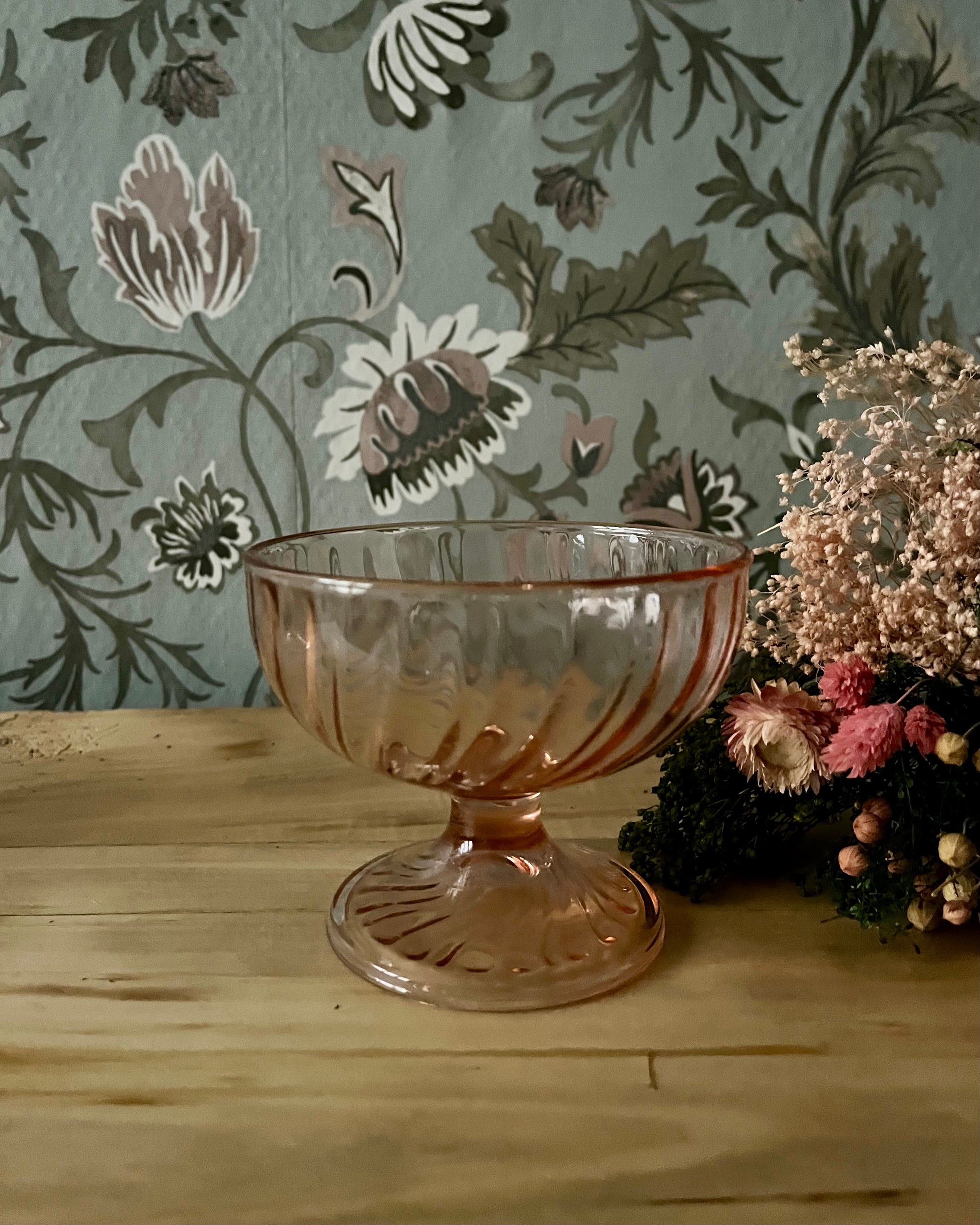 Série de 4 coupelles sur pied en verre