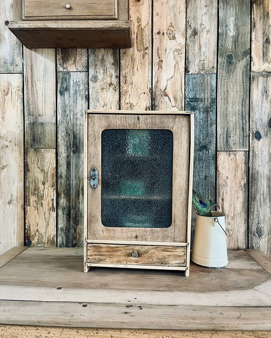 Armoirette en bois et verre martelé
