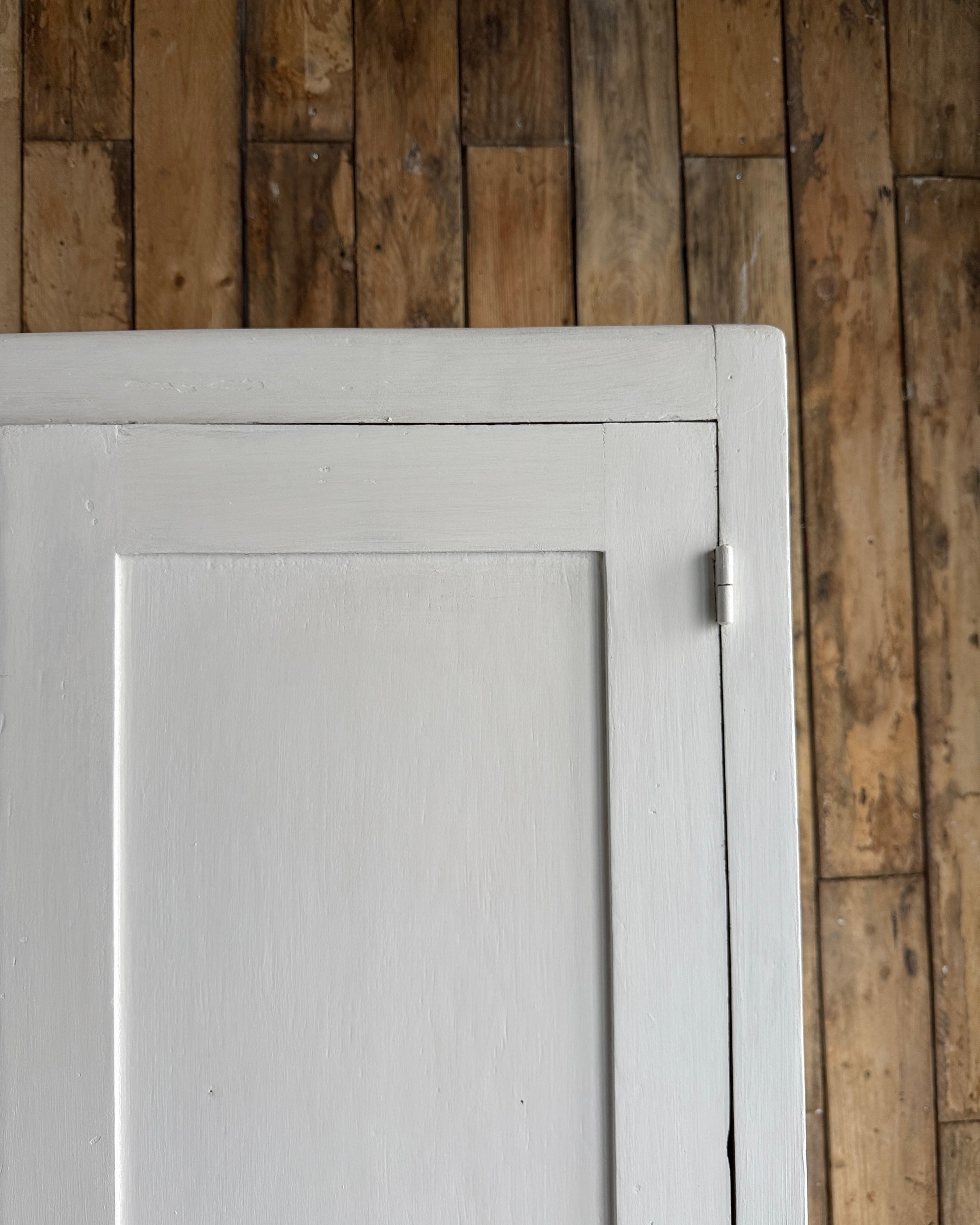 Armoire parisienne patinée