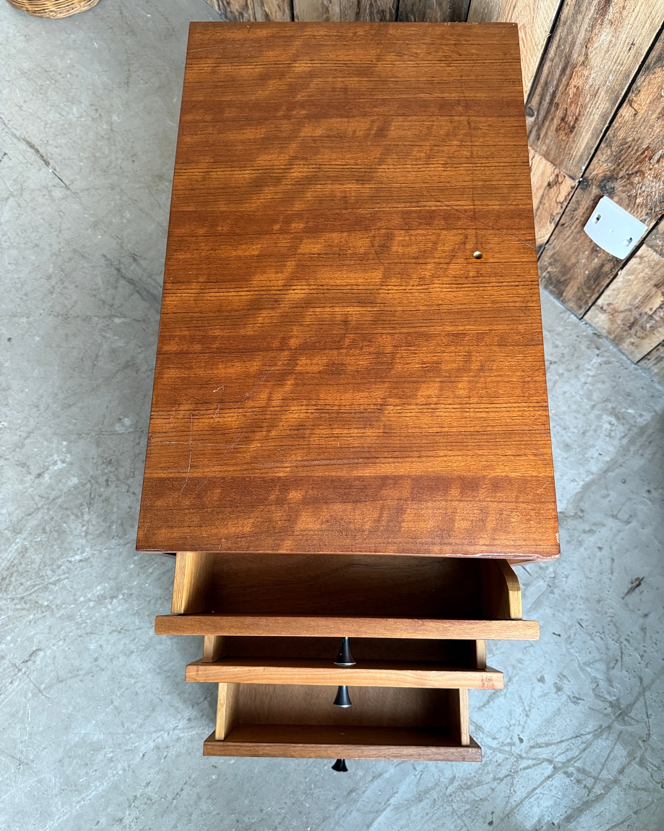 Trio de meubles à tiroirs vintage