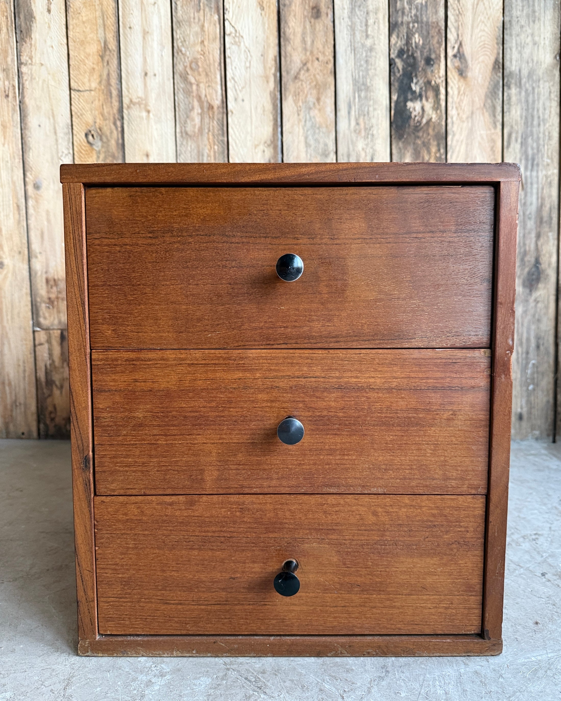 Trio de meubles à tiroirs vintage