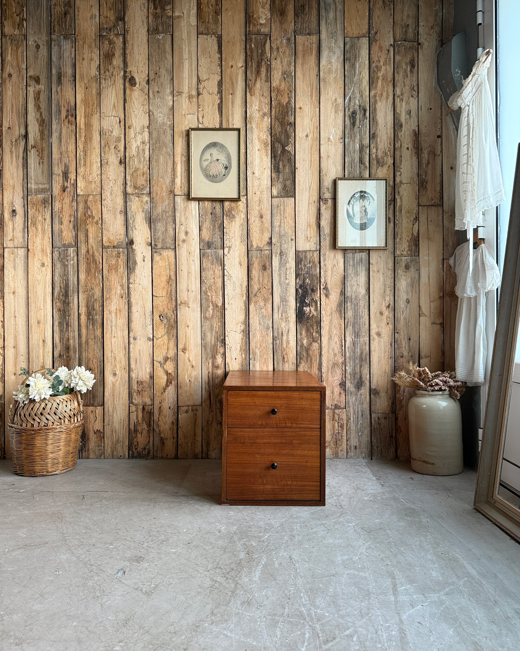 Trio de meubles à tiroirs vintage