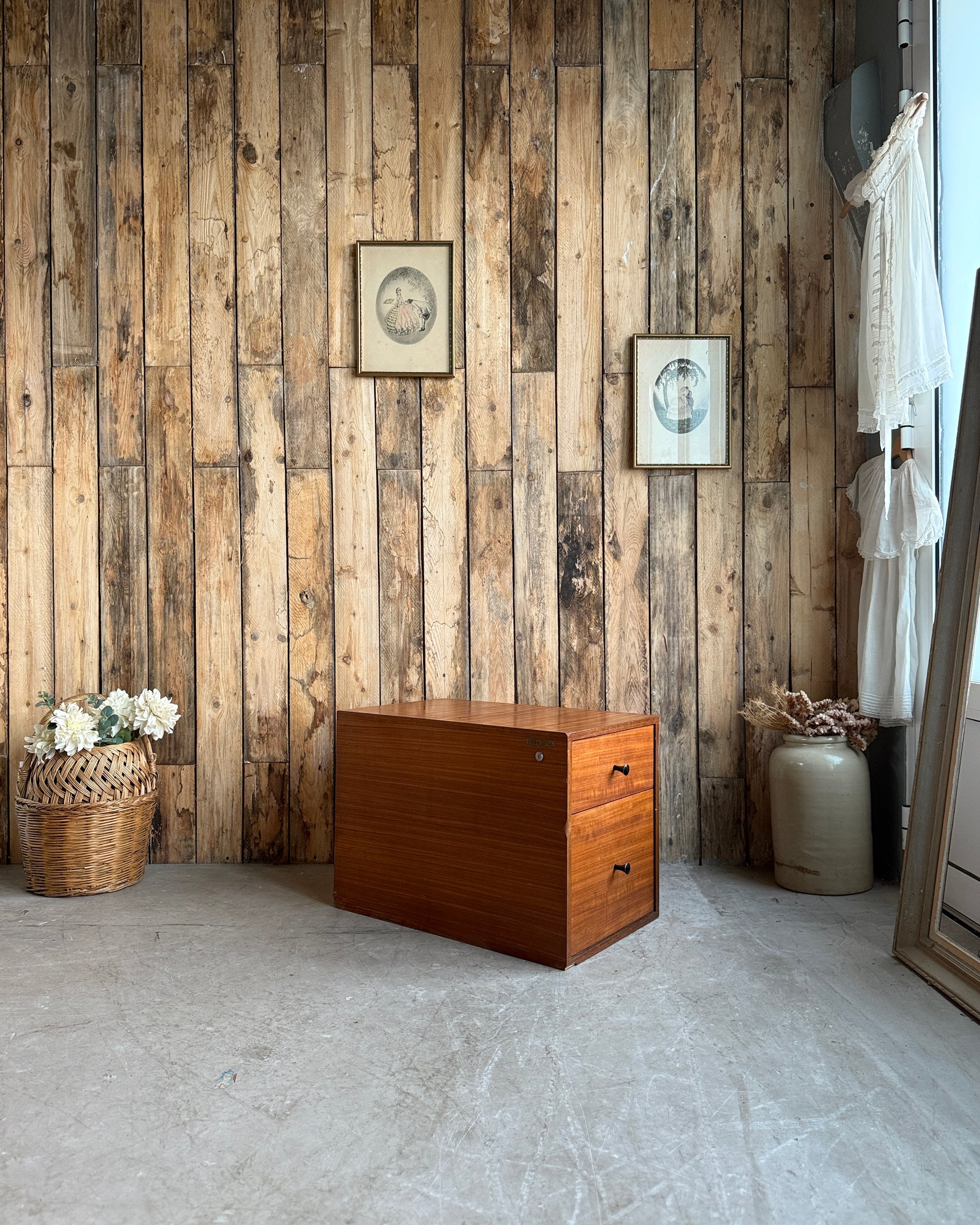 Trio de meubles à tiroirs vintage