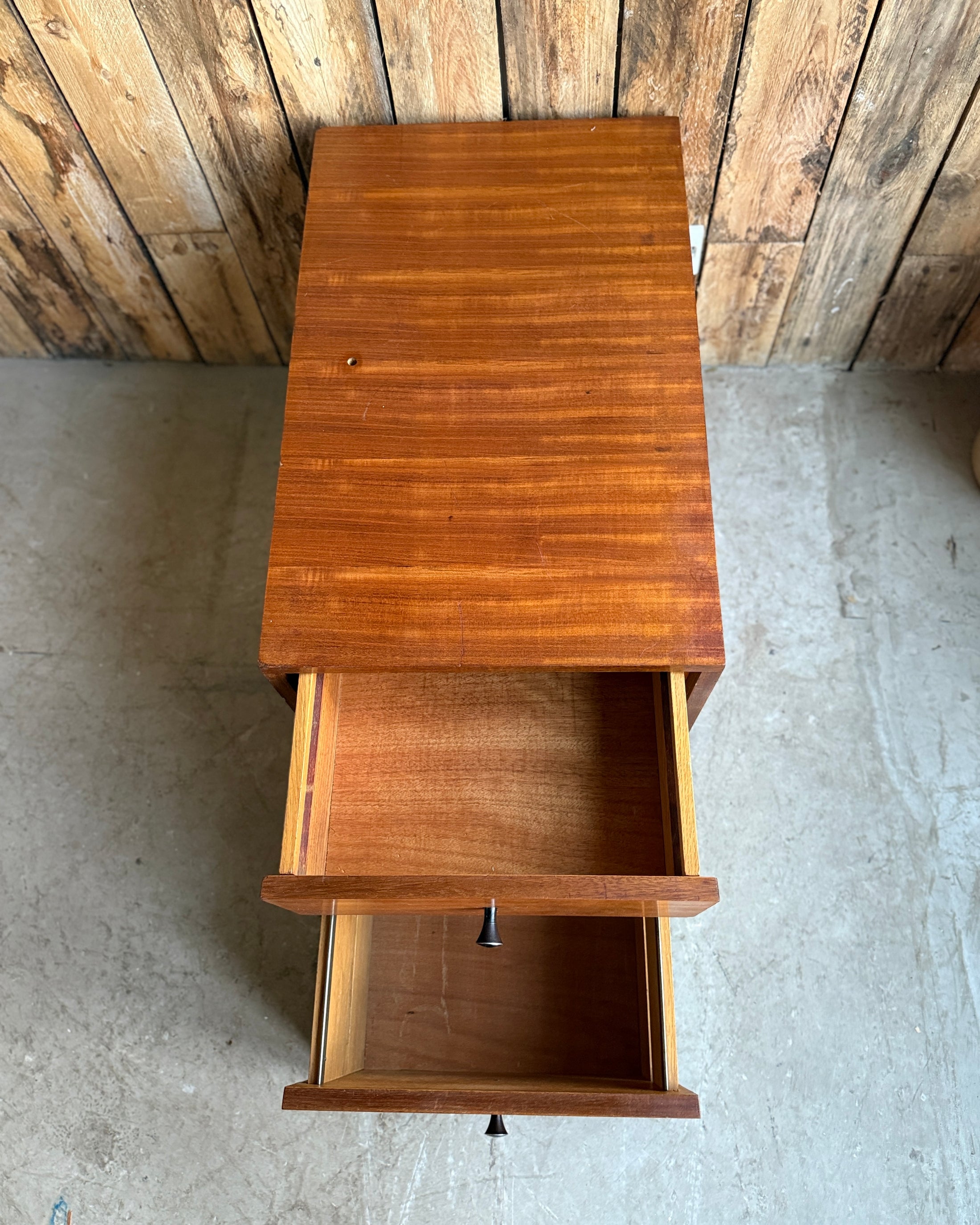 Trio de meubles à tiroirs vintage