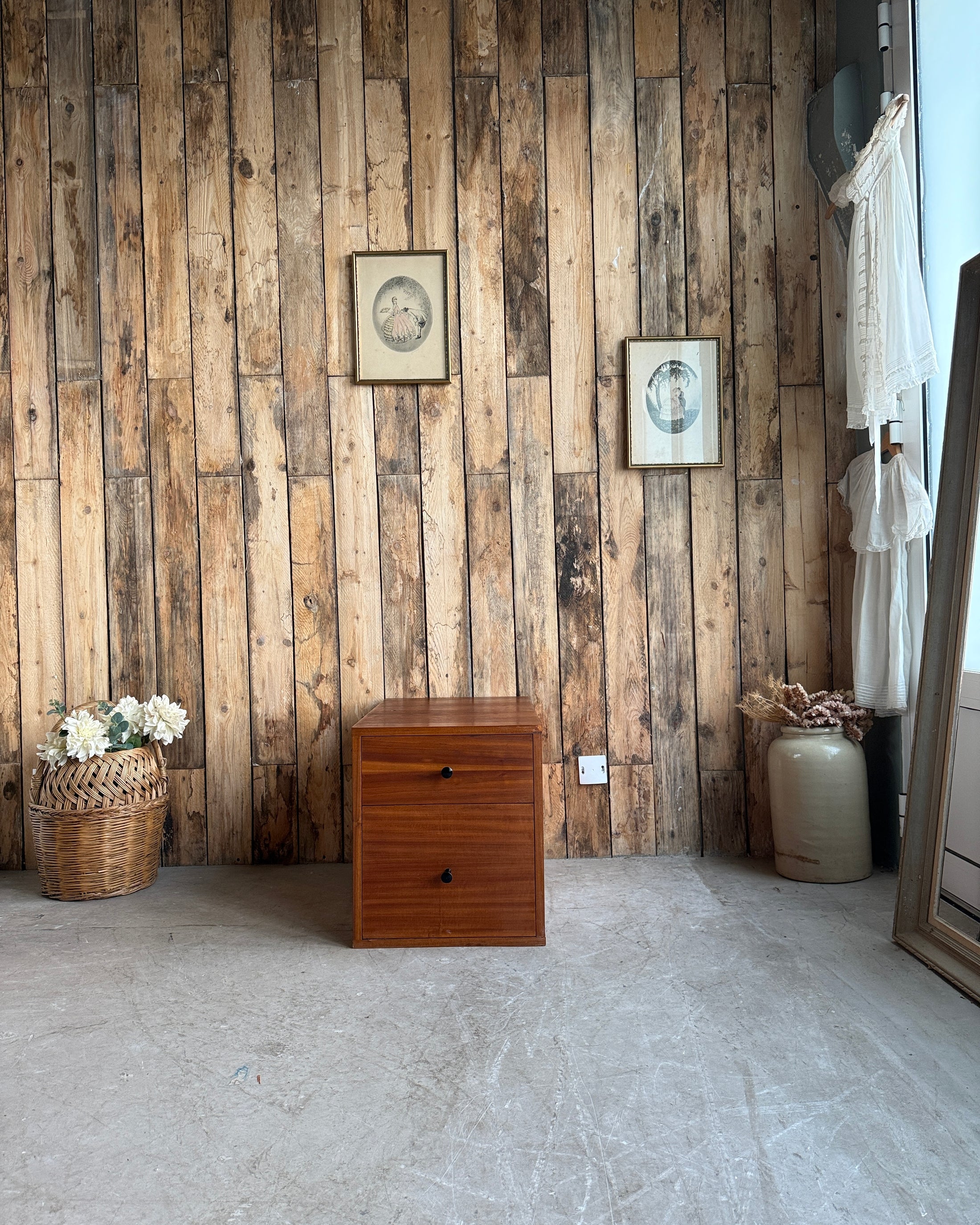 Trio de meubles à tiroirs vintage