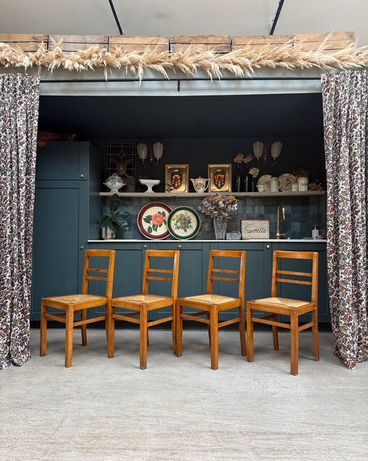 Série de quatre chaises paillées vintage