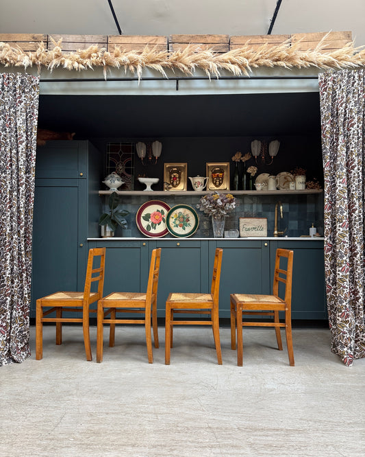 Série de quatre chaises paillées vintage