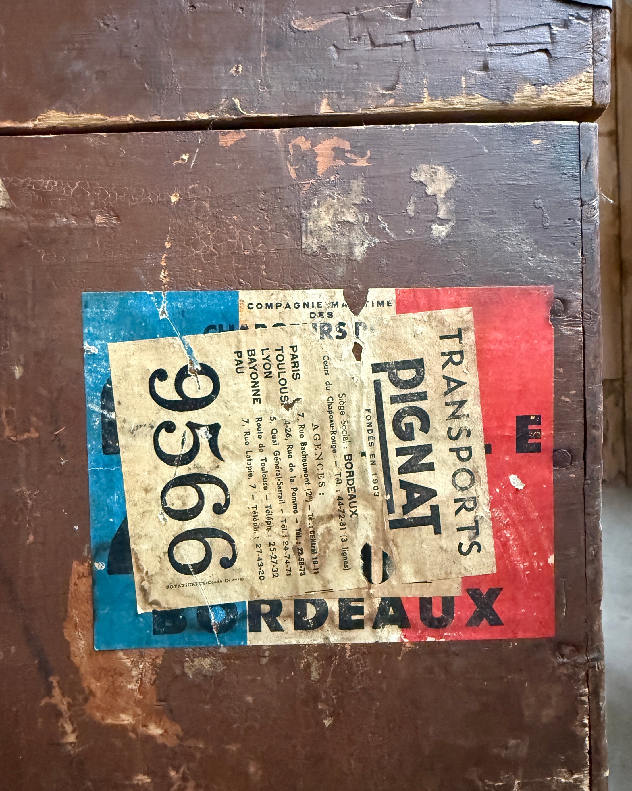 Grand coffre de voyage ancien en bois