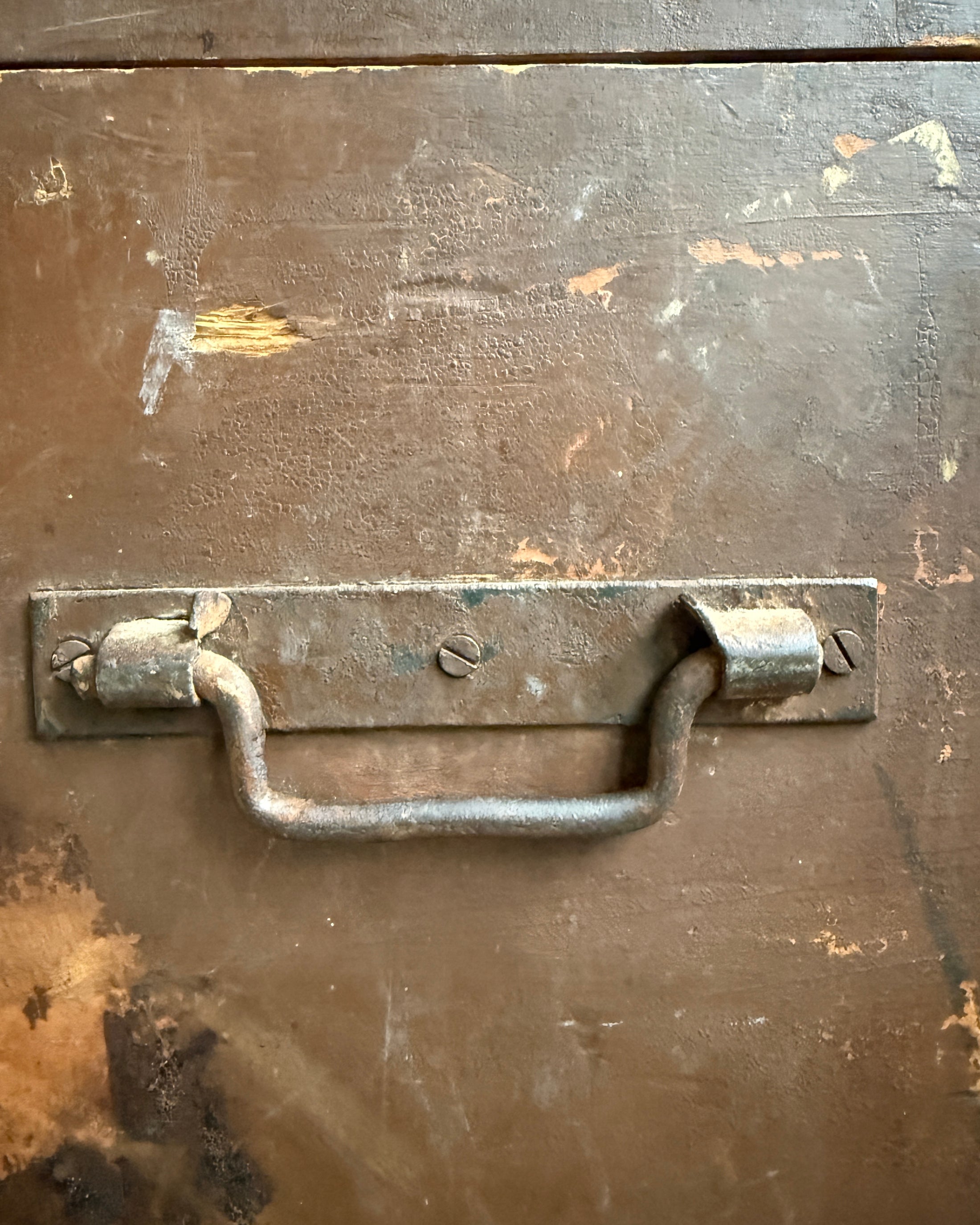 Grand coffre de voyage ancien en bois