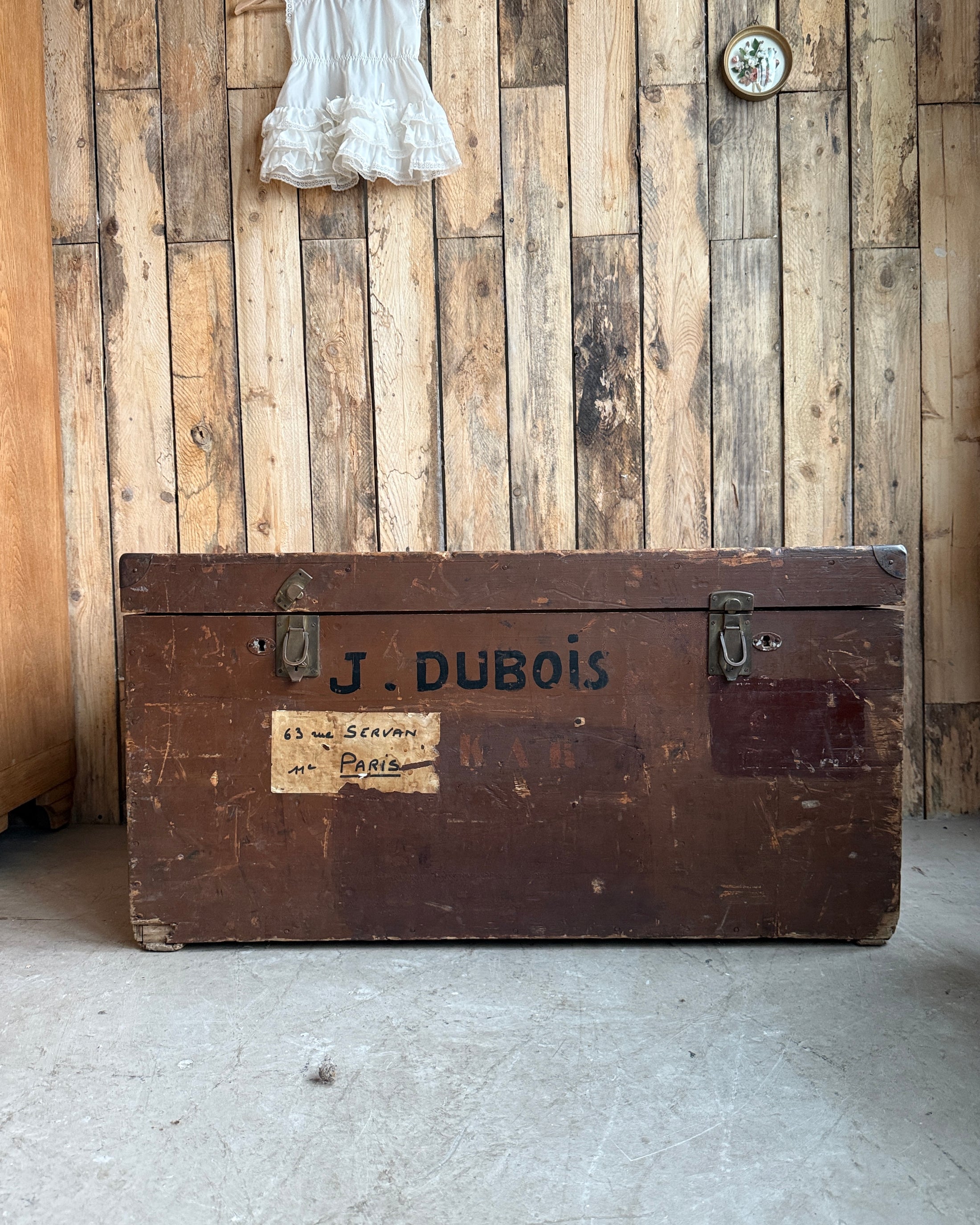 Grand coffre de voyage ancien en bois