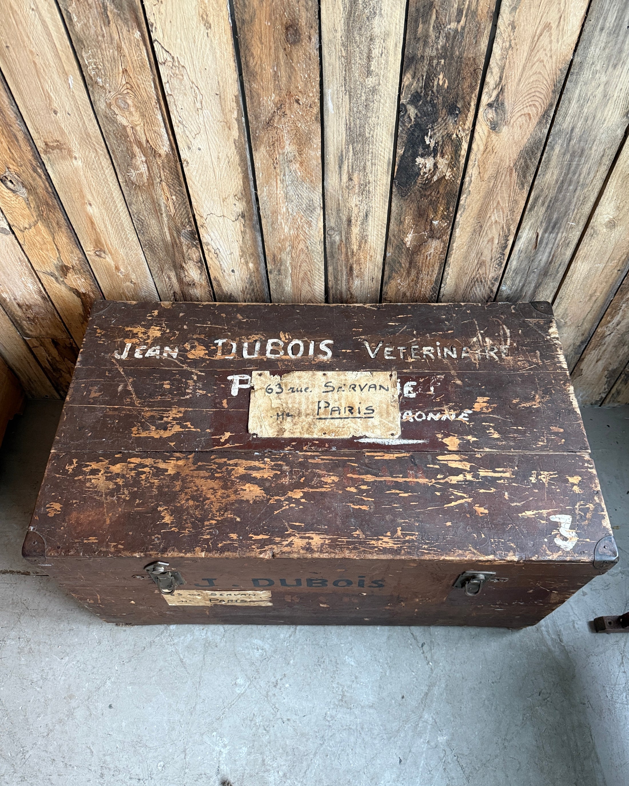 Grand coffre de voyage ancien en bois