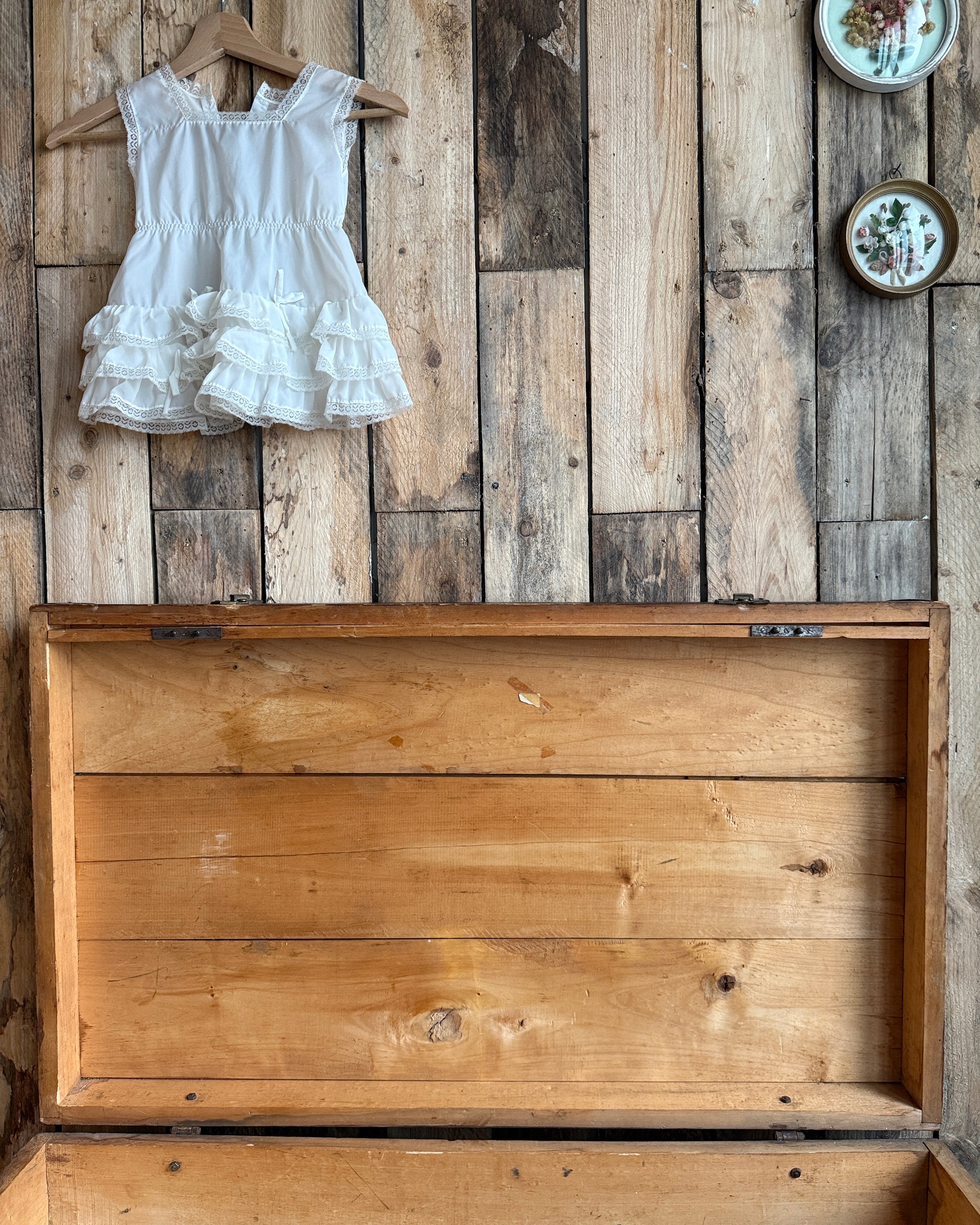 Grand coffre de voyage ancien en bois