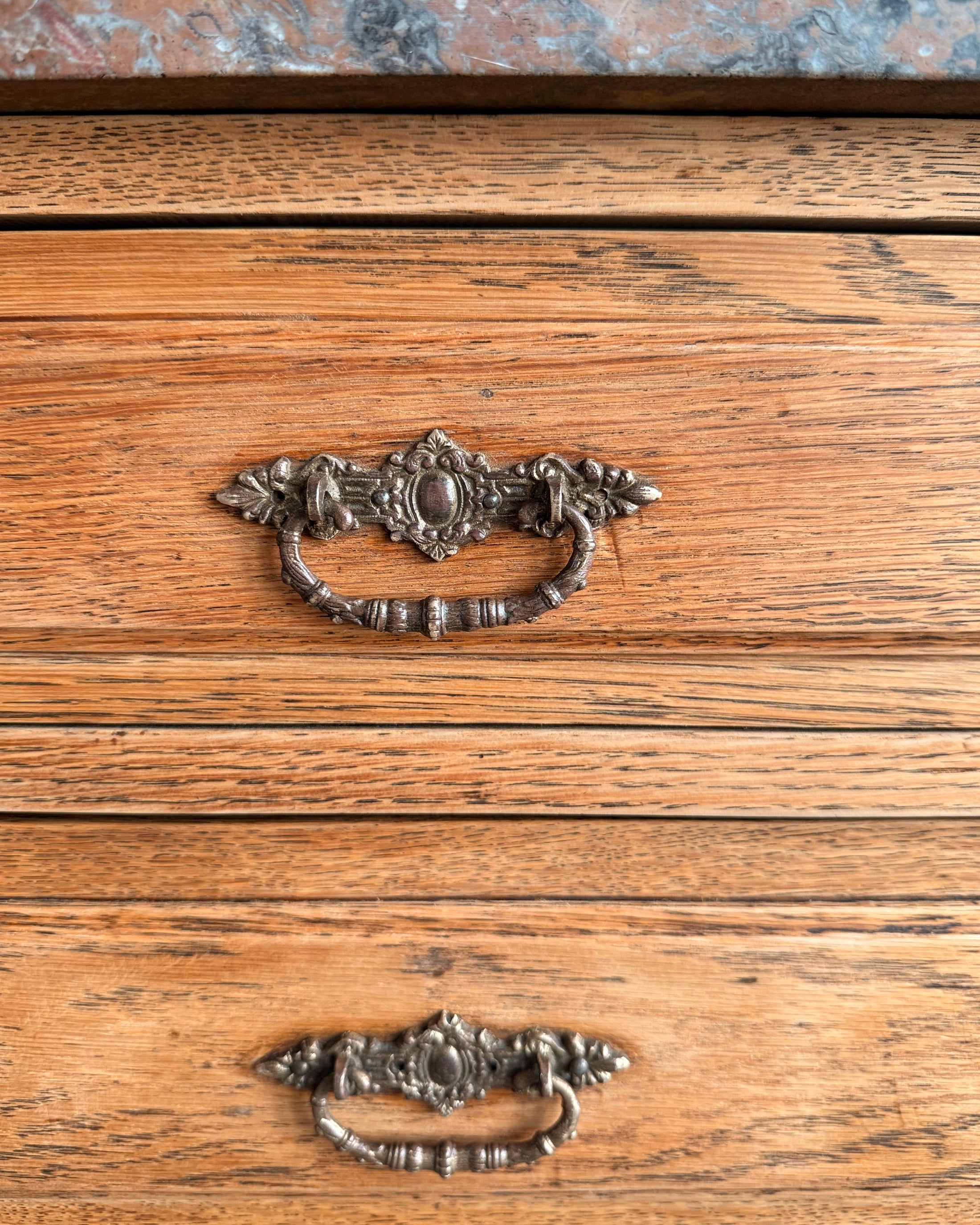 Commode ancienne de style Louis XVI