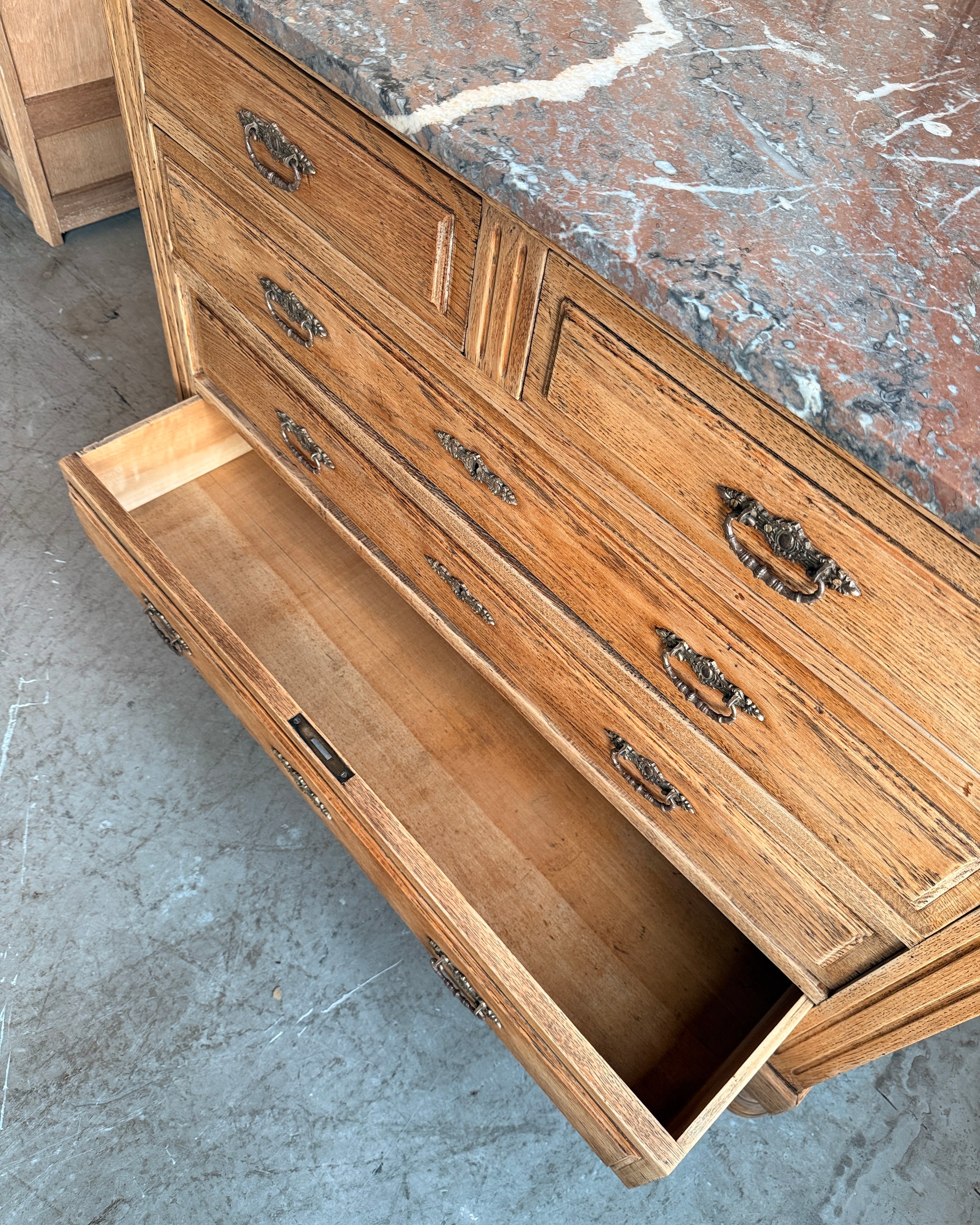 Commode ancienne de style Louis XVI