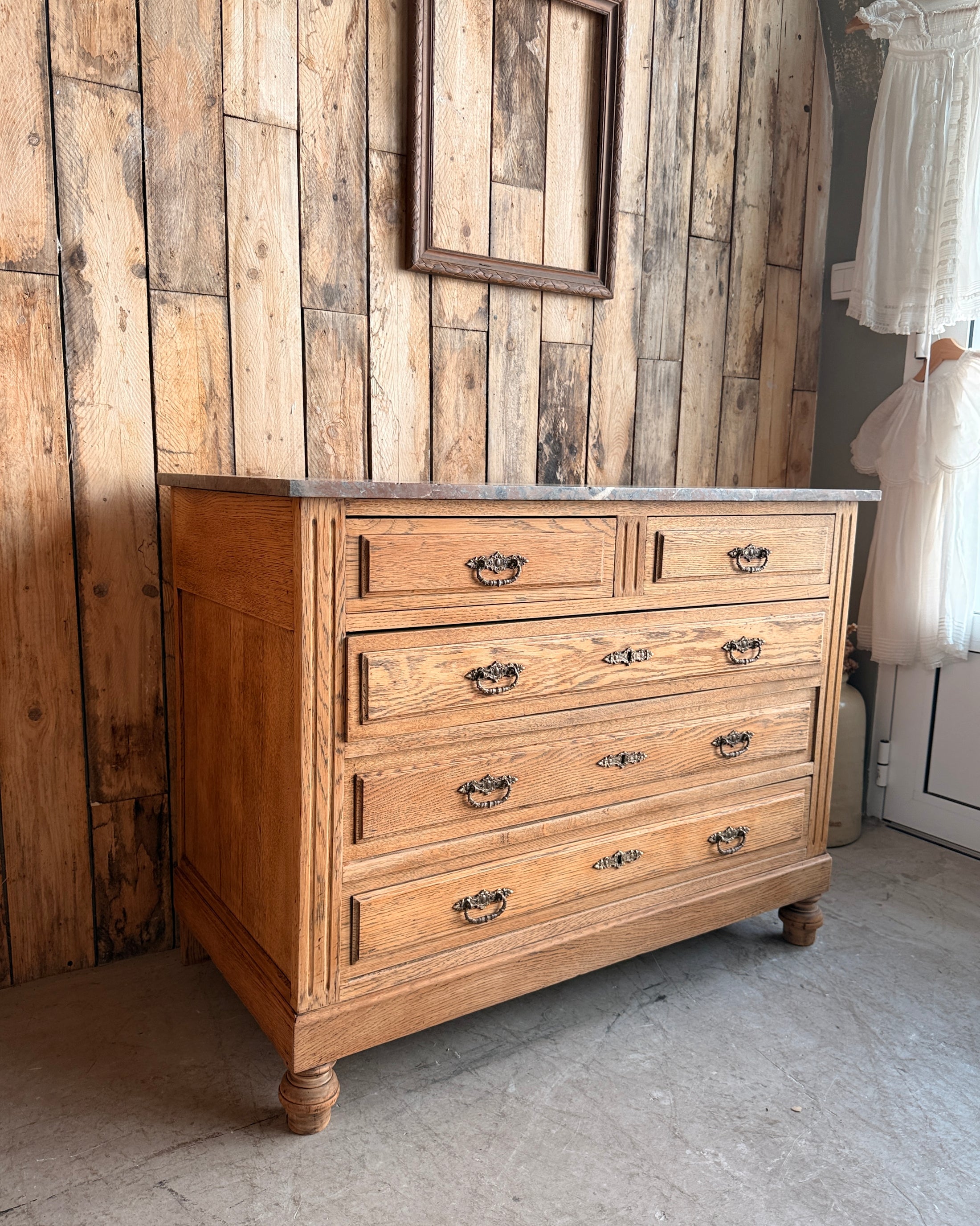 Commode ancienne de style Louis XVI