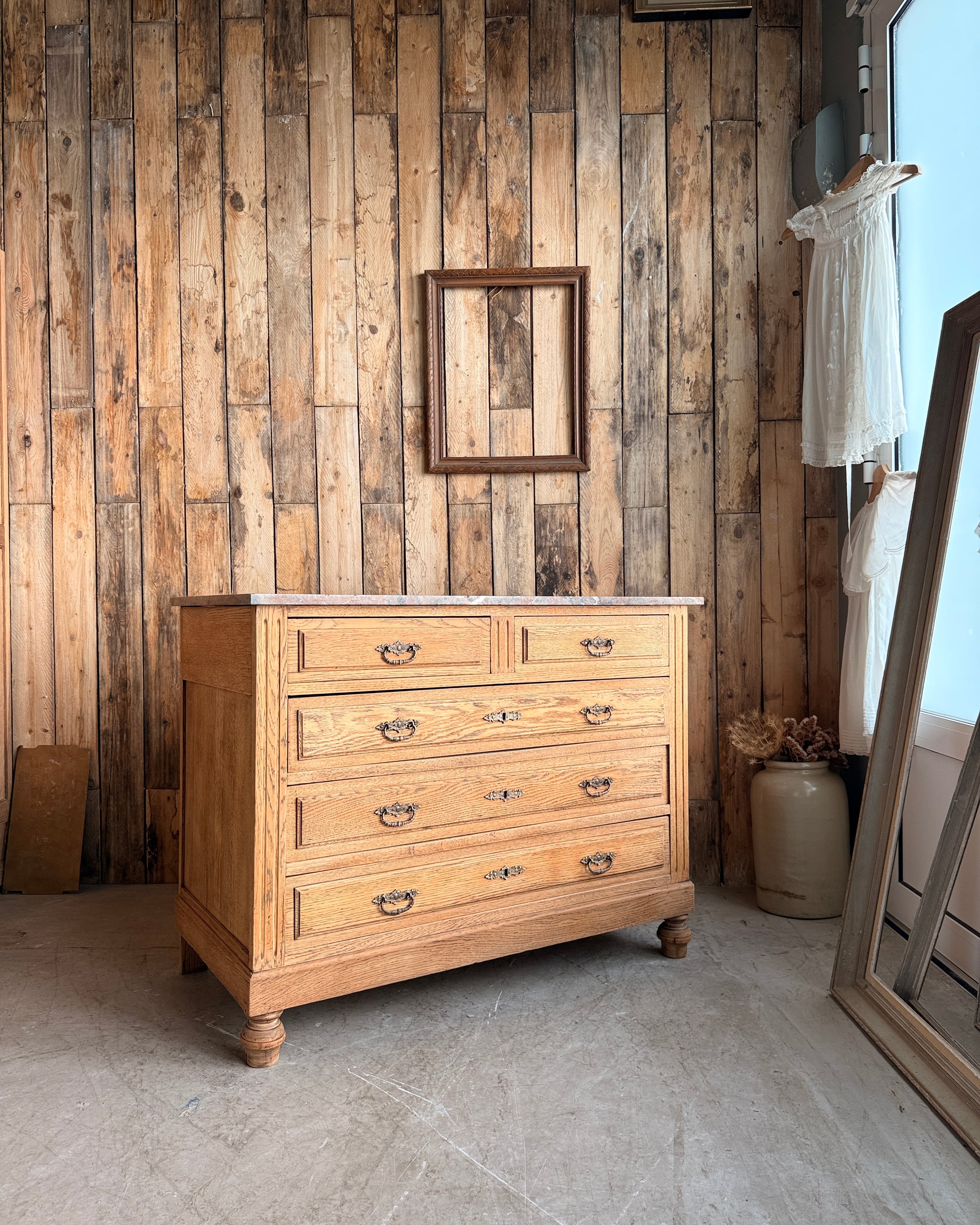 Commode ancienne de style Louis XVI