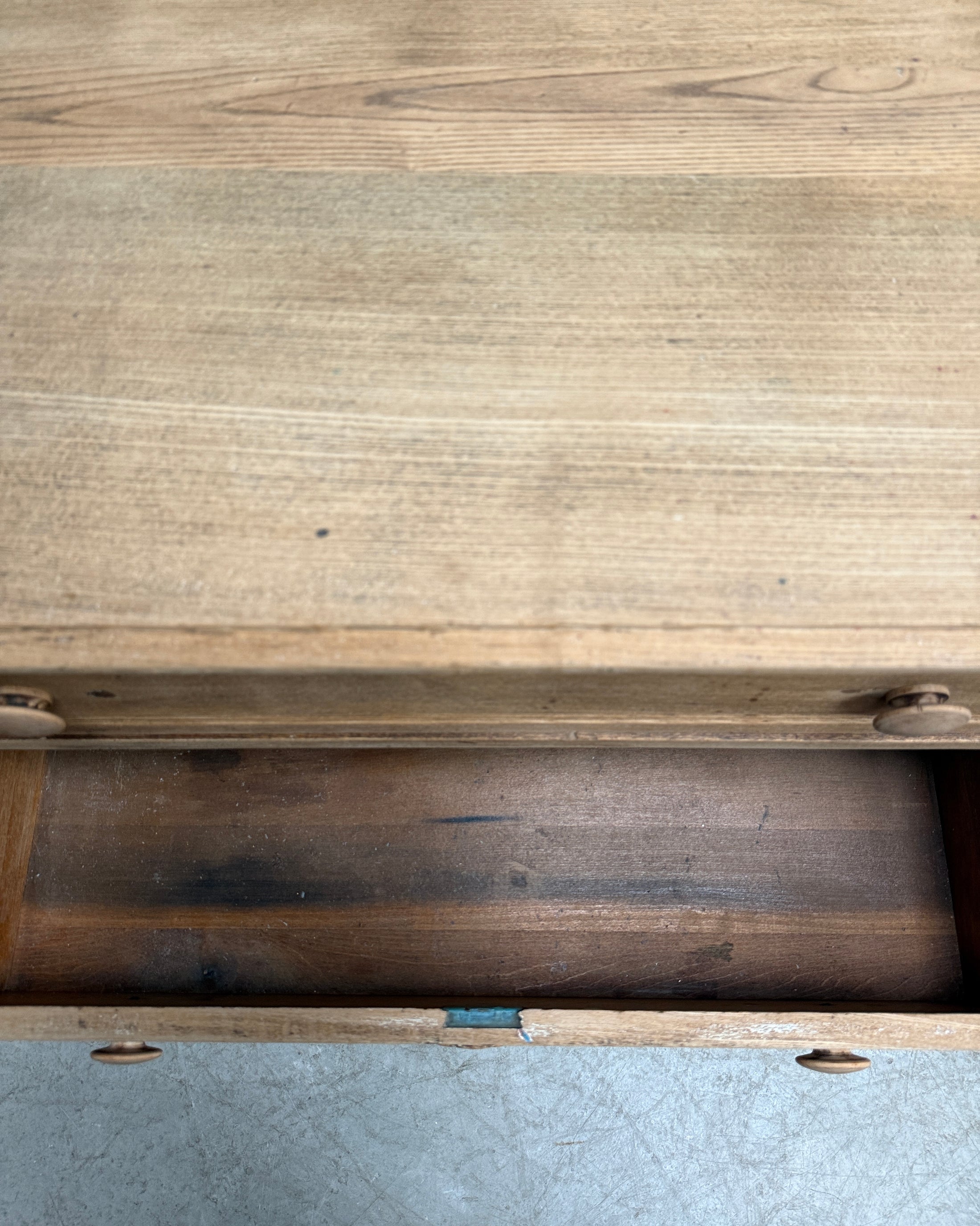 Commode Art Déco en bois massif