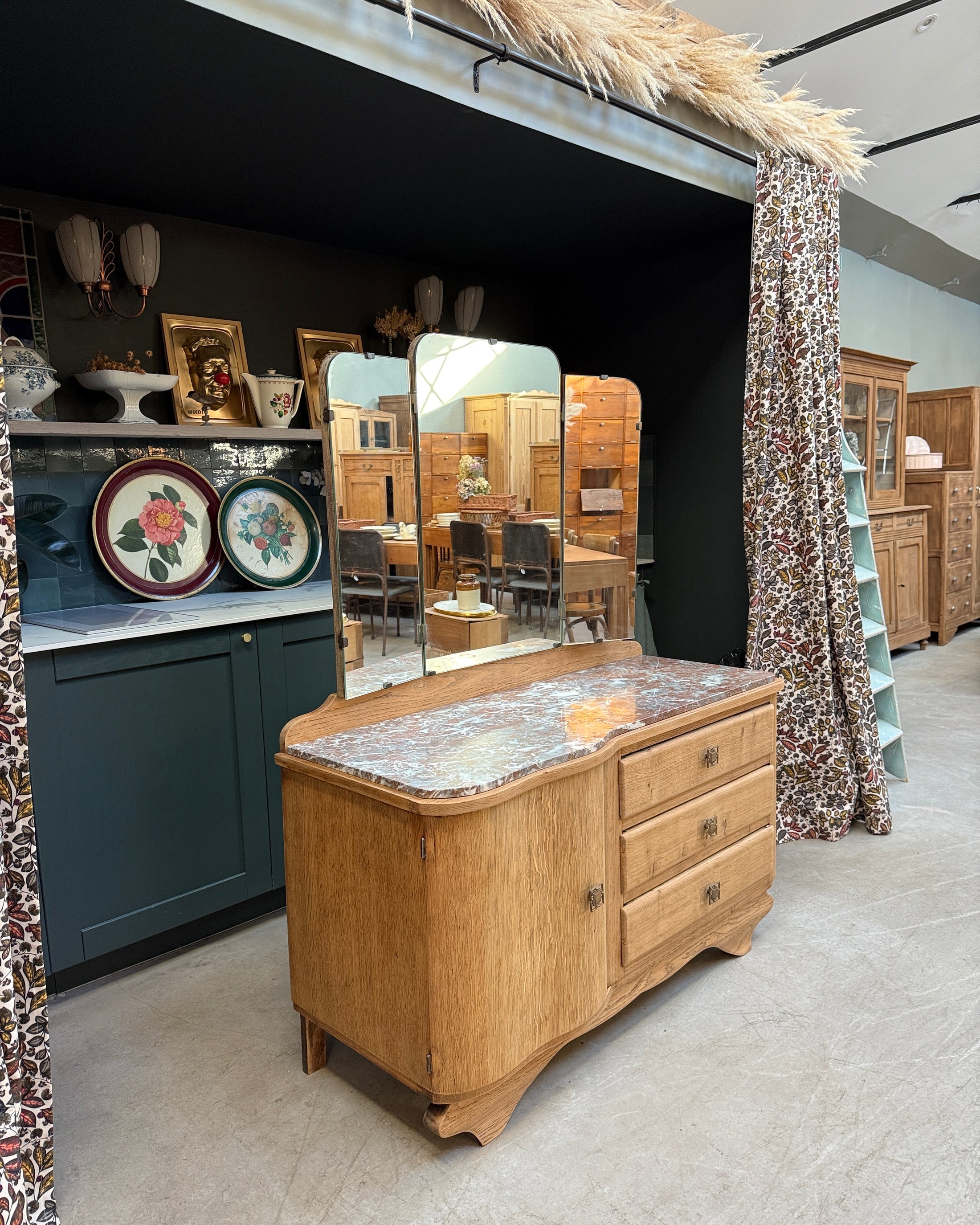 Commode coiffeuse Art Déco en chêne et marbre