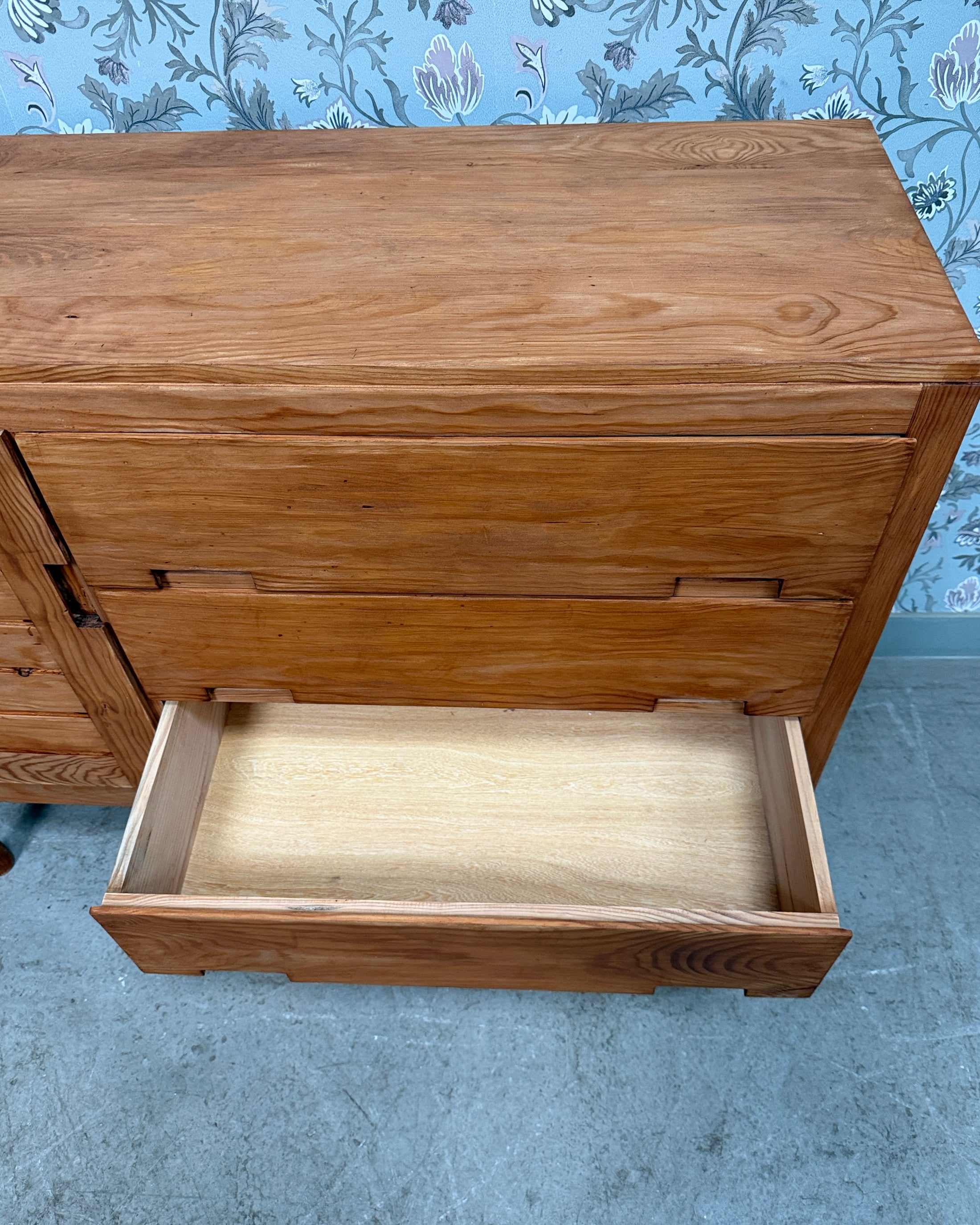 Grande commode de Pierre-Gautier Delay