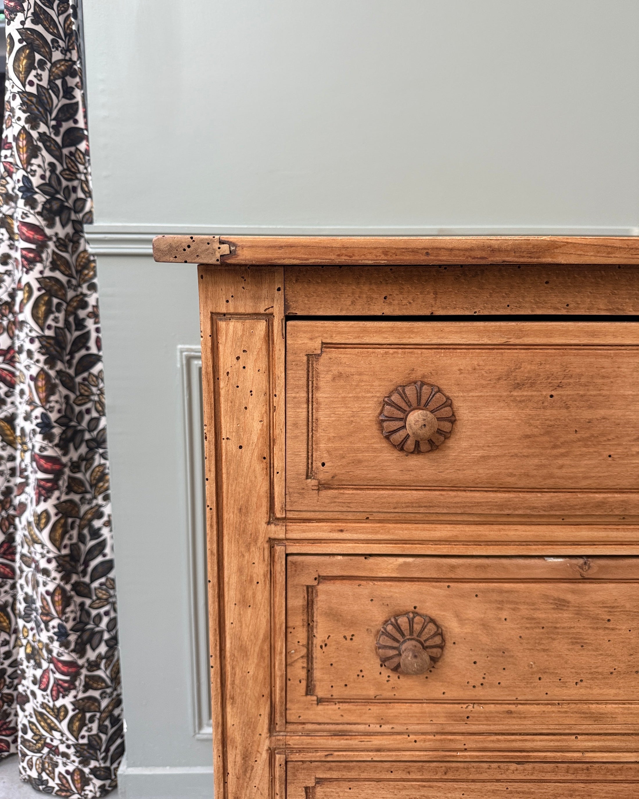 Commode ancienne campagnarde en pin massif