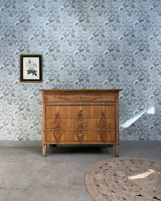 Commode ancienne en noyer