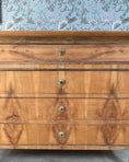 Charger l'image dans la visionneuse de la galerie, Commode ancienne en noyer
