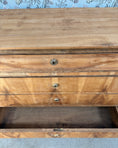 Charger l'image dans la visionneuse de la galerie, Commode ancienne en noyer
